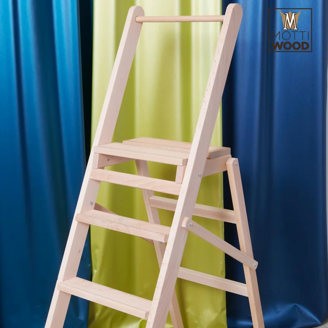 Sgabello Alto 4 Gradini, System Secury, Pieghevole e Antiscivolo, Maxi Portata 120kg, 38.5x73.5x117 cm, Made in Italy