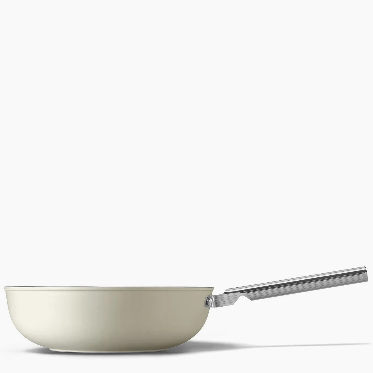 Smeg, Wok Antiaderente WOF3002CRM, Diametro 30 cm, Rivestimento Ceramico senza PFAS, Manico Ergonomico in Acciaio Inox, per Tutti i Piani Cottura, fino a 250° in Forno, Capacità 6,6 L, Panna Opaco