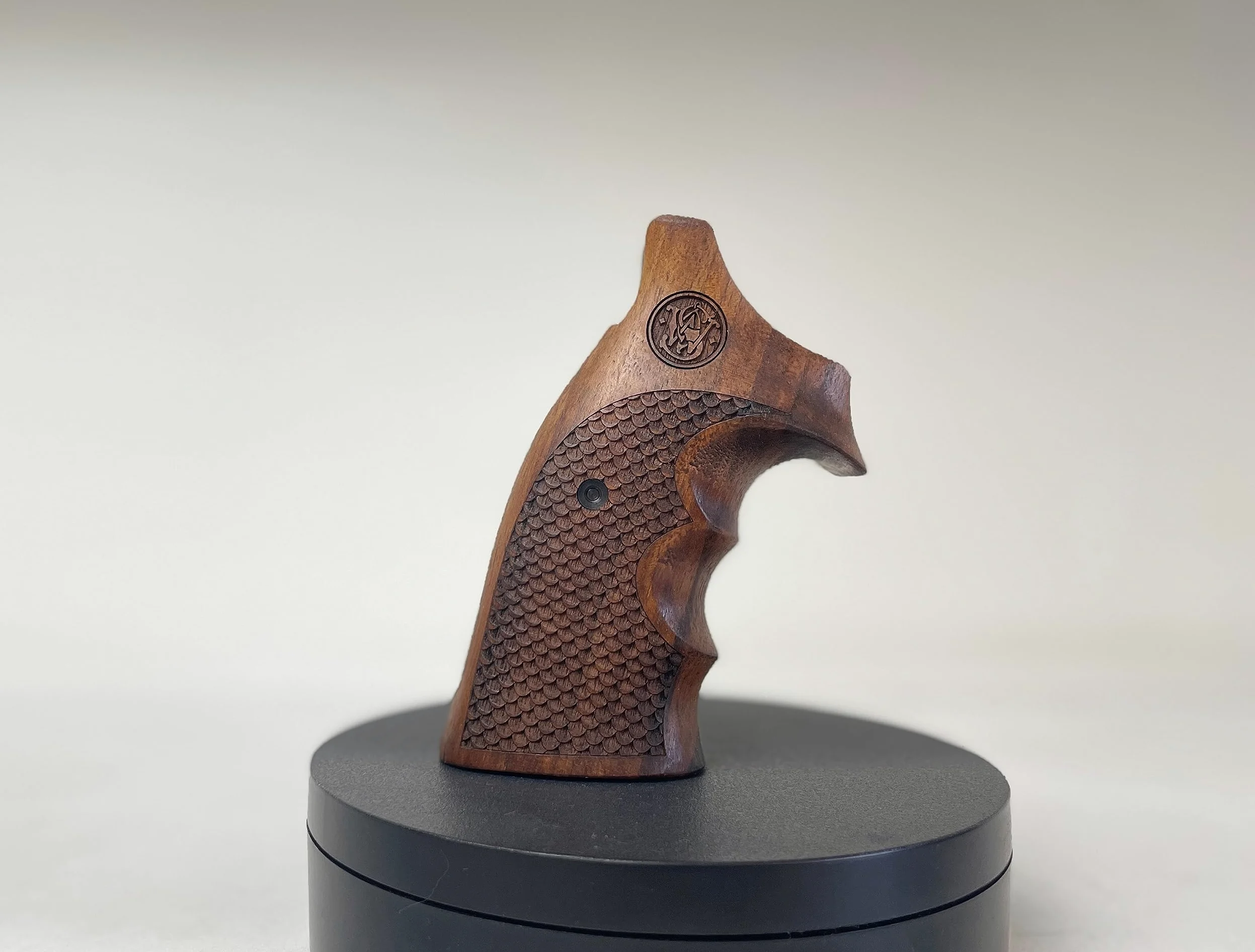 marca Shimt Wesson K/L Cornice quadrata in legno di noce selezionato