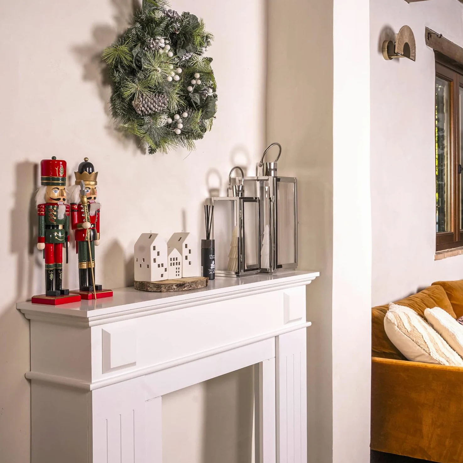 Rebecca Mobili Cornice decorativa caminetto, decorazione camino bianca, di legno, stile tradizionale, per soggiorno - Misure 100 x 109 x 26 cm (HxLxP) - RE4800