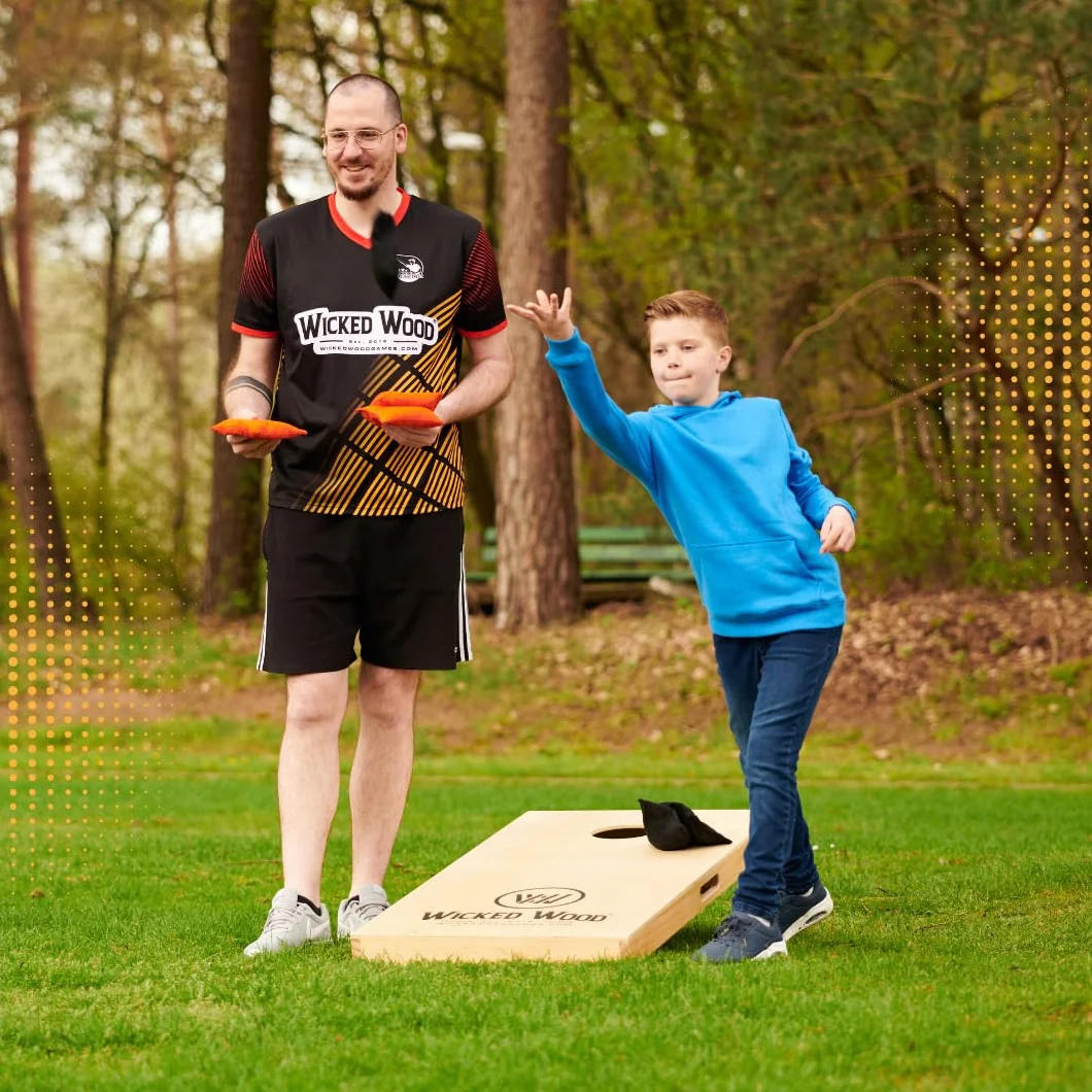 Cornhole Set – 120 x 60 cm – Gioco a foro cieco – Wicked Wood – Set di tavole con licenza ufficiale ACL – 2 x 4 sacchetti Cornhole 450 g – Cornhole Gioco Outdoor