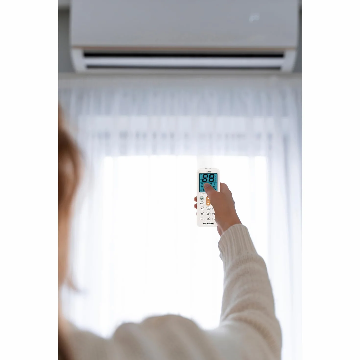 Meliconi AC 200 Telecomando Universale per Condizionatori/Climatizzatori Compatibile con la Maggior Parte dei Marchi, con Schermo Retroilluminato e Funzione Torcia, bianco, 802102