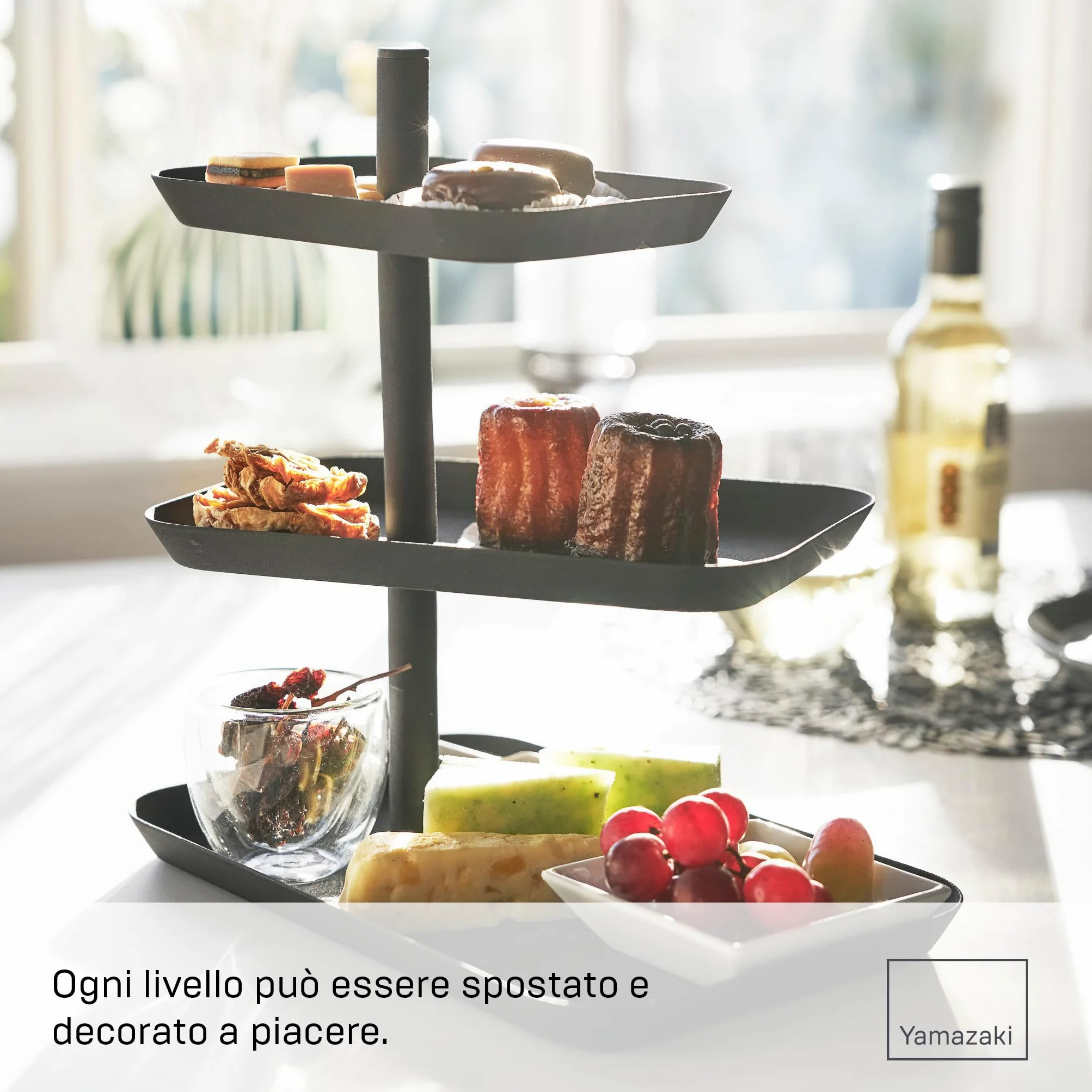 Yamazaki 4281 Alzatina per torta TOWER a 3 livelli, nera, acciaio, design minimalista