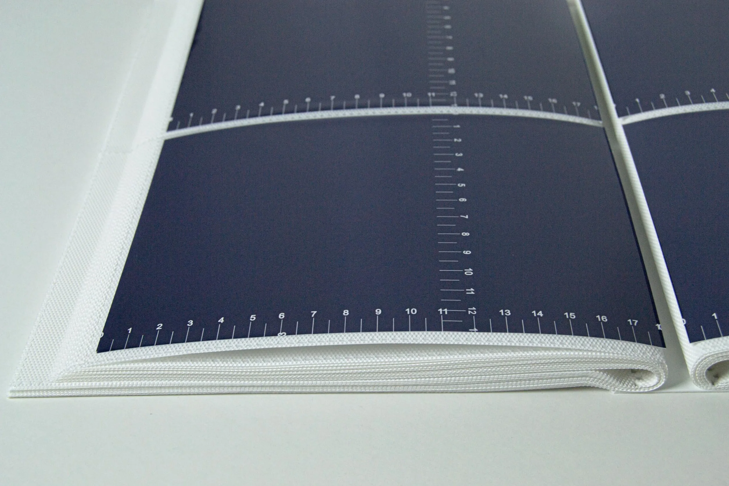 Album Fotografico con taschette cm 21x28 contiene 200 foto cm 13x18 copertina in carta stampata con rifinitura plastificata opaca, cuori colorati