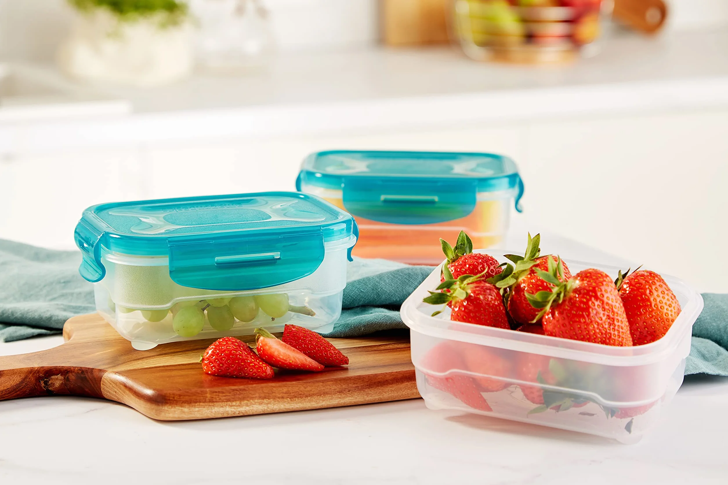 Amazon Basics Set di 3 contenitori ermetici per alimenti da 0.6 litri, senza BPA, plastica, azzurro