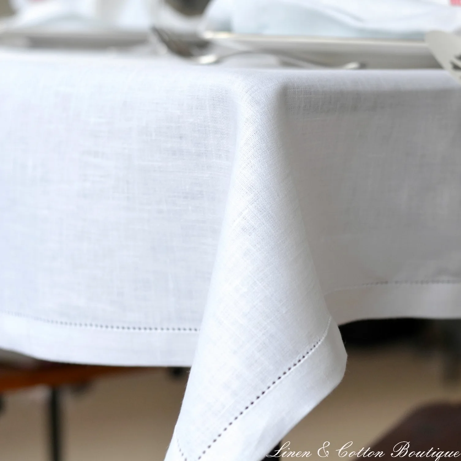 LINEN & COTTON Tovaglia da Tavola Bianca Elegante Con Orlo A Giorno in Tessuto Florence - 100% Lino, Bianco (143 x 300 cm) Tovaglia Ricamata Rettangolare Grande per Casa Cucina Ristorante Matrimonio