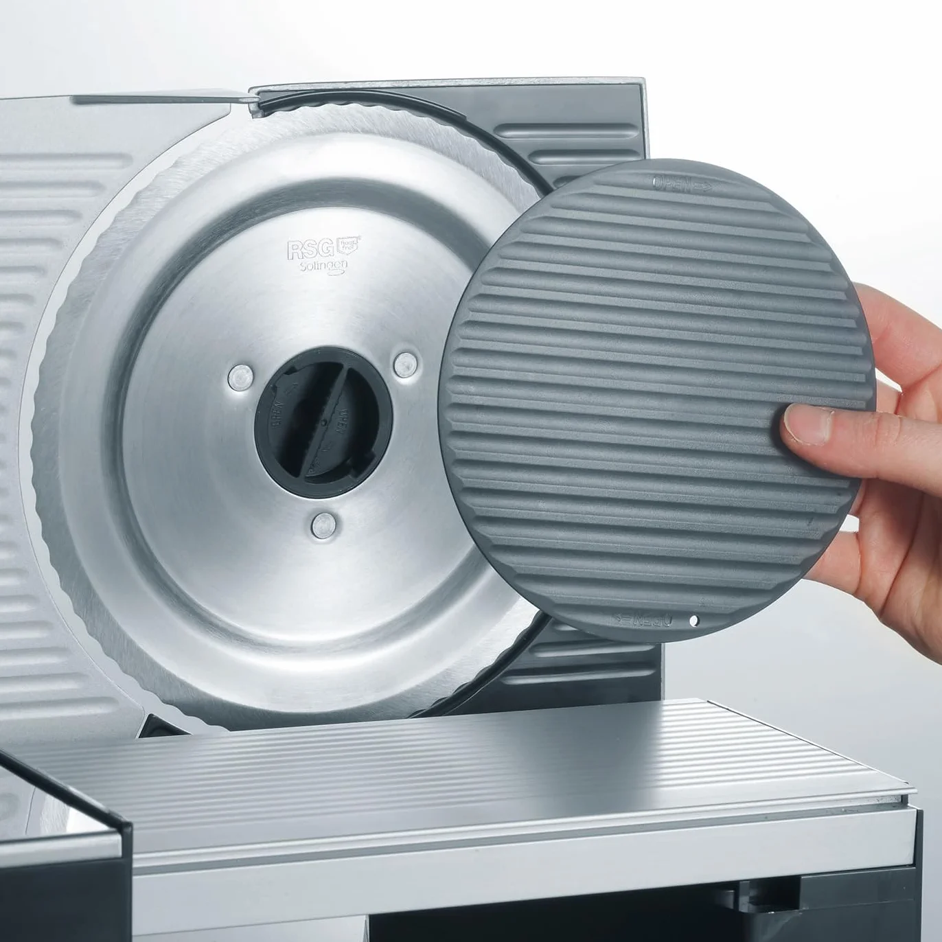 GRAEF Affettatrice universale SKS320 argento, corpo in metallo, lama seghettata Ø170 mm in acciaio inox, design compatto, piastra in vetro, funzione continua, sicurezza bambini, facile da pulire