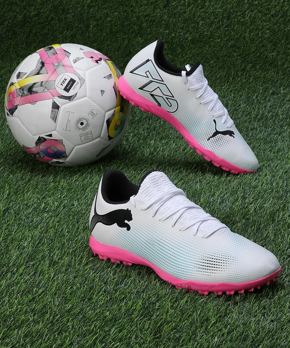 Puma Future 7 Play TT Soccer ShoeUomo