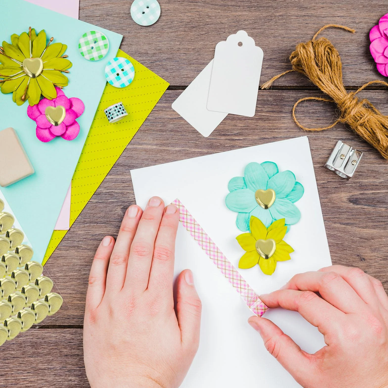 220 Pezzi Mini Mollette a Forma Cuore in Metallo, 9 mm Metallo Elementi Fissaggio in Carta,Oro Fermacampioni Mollette,Lavoretti Carta Artigianato Album,per Artigianato, Bambini