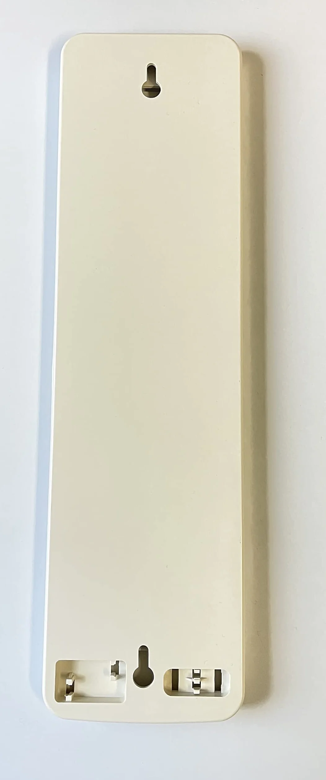 generico Casellario porta tessere a 12 posti da parete. Dimensioni: cm. 36 x 10 x 1,6