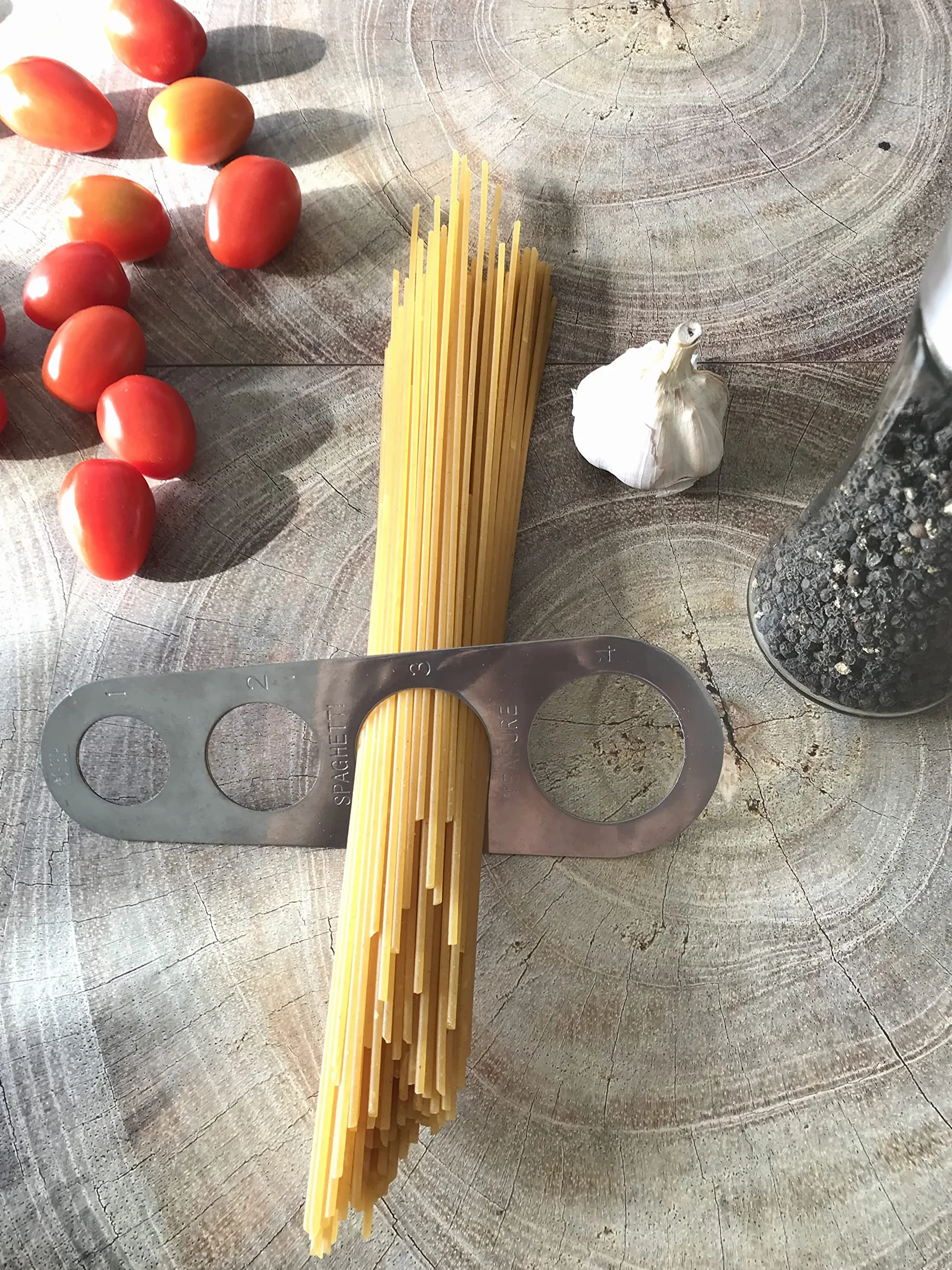 Dosaspaghetti in acciaio inox, per misurare la pasta lunga, utensile da cucina, per spaghetti, con 4 fori di misurazione (misura fino a una porzione per quattro adulti)
