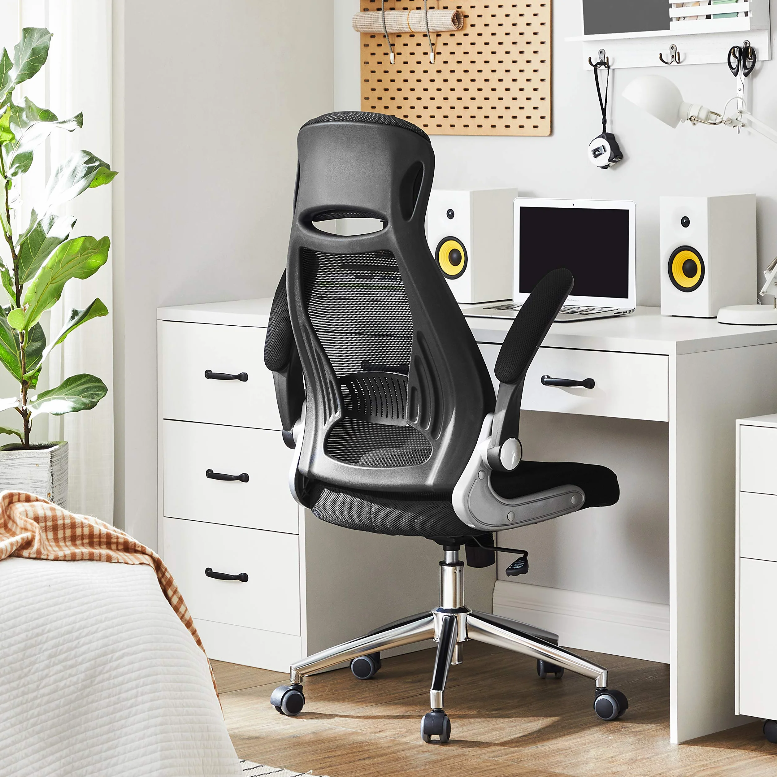 SONGMICS OBN86BK Sedia da ufficio ergonomica, girevole, con braccioli regolabili in altezza, schienale in tela traspirante, nera, 64 x 55 x (117-126,5) cm
