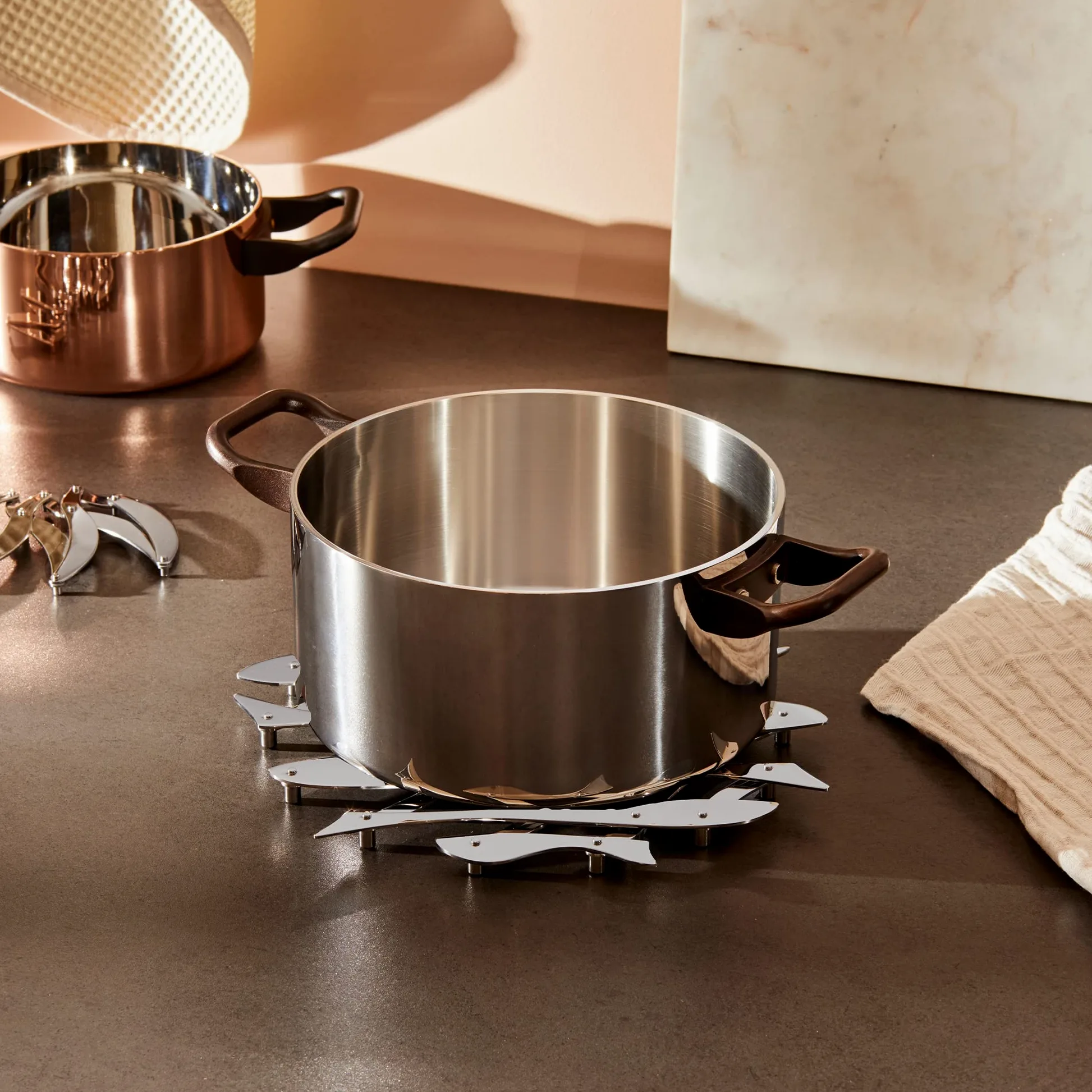 Alessi DUL03 Pescher Sottopentola Estensibile di Design in Acciaio Lucido