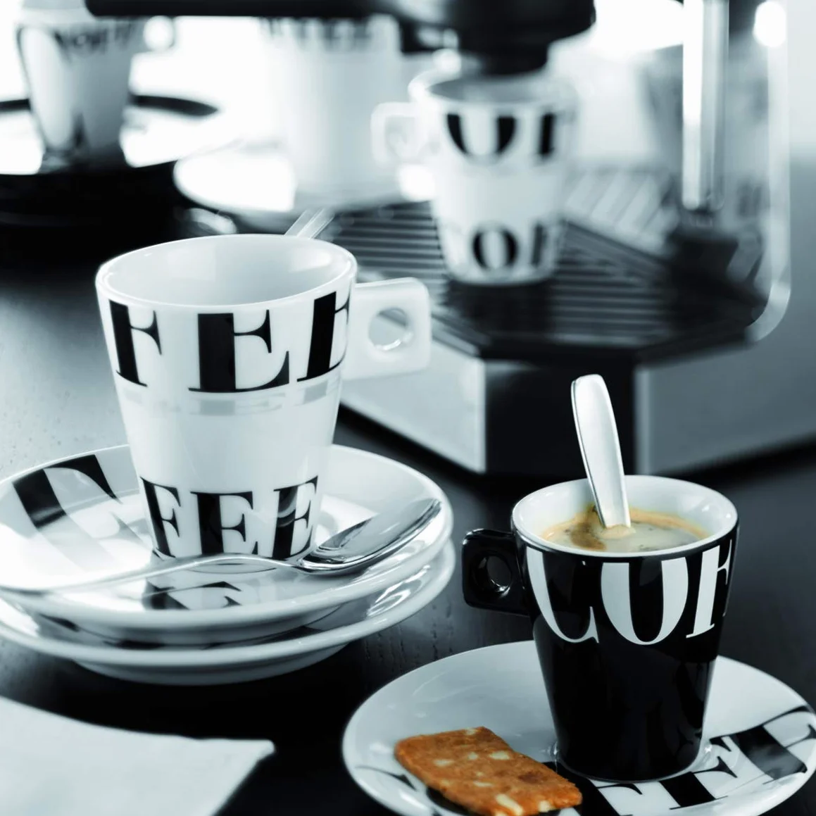 Zeller 26540 Set Tazzine da caffè Coffee Style, Porcellana, Multicolore, 0.1x6x6.3 cm, 8 unità