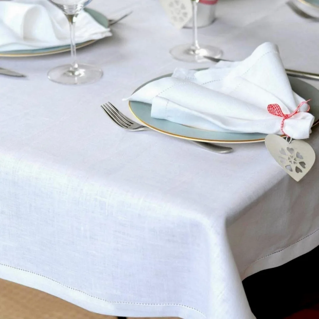 LINEN & COTTON Tovaglia da Tavola Bianca Elegante Con Orlo A Giorno in Tessuto Florence - 100% Lino, Bianco (143 x 300 cm) Tovaglia Ricamata Rettangolare Grande per Casa Cucina Ristorante Matrimonio