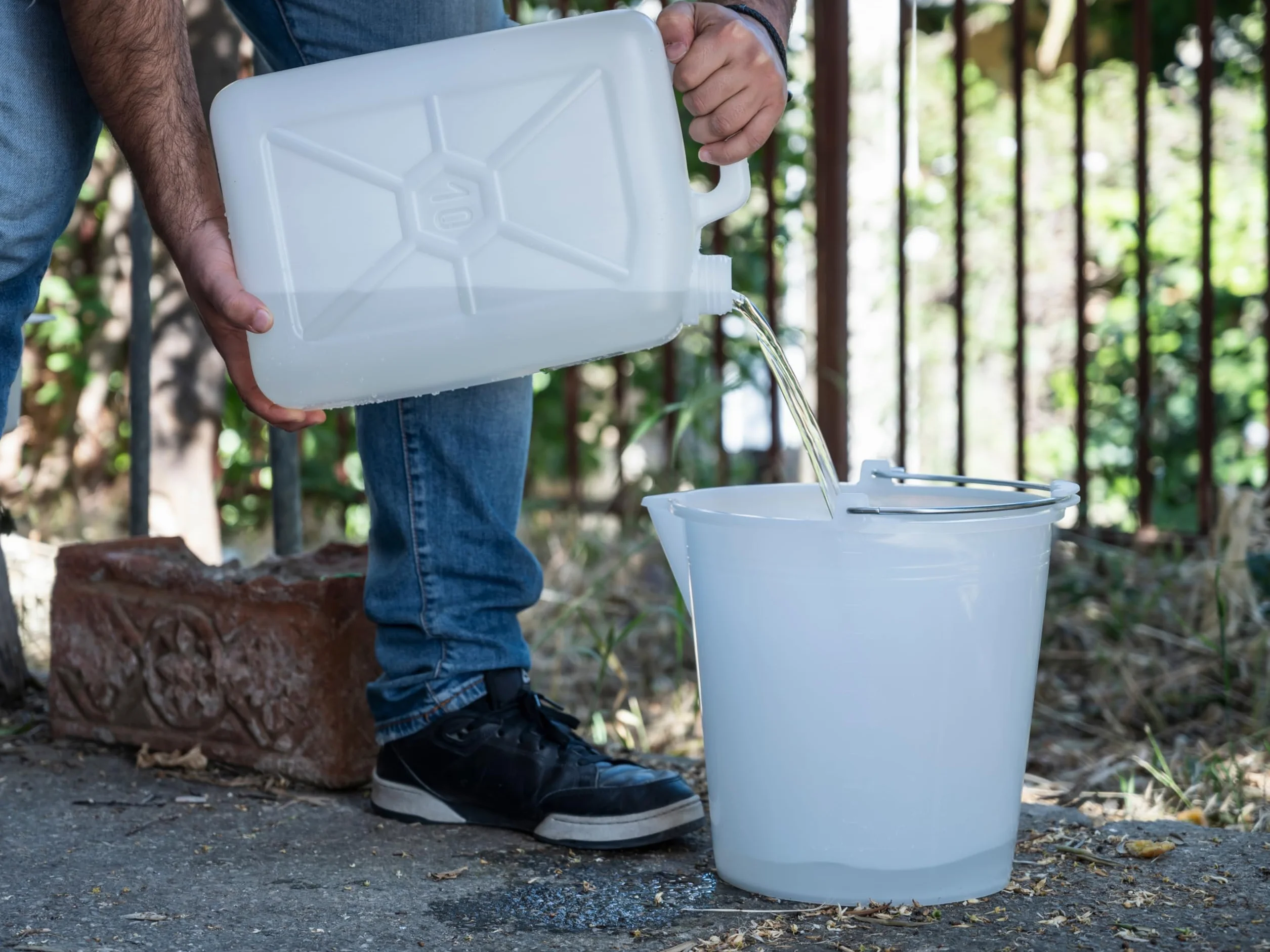 Ecoplast | Secchio 12 Litri con Manico Ergonomico e Becco, Azzurro, ø 29,5, Made in Italy