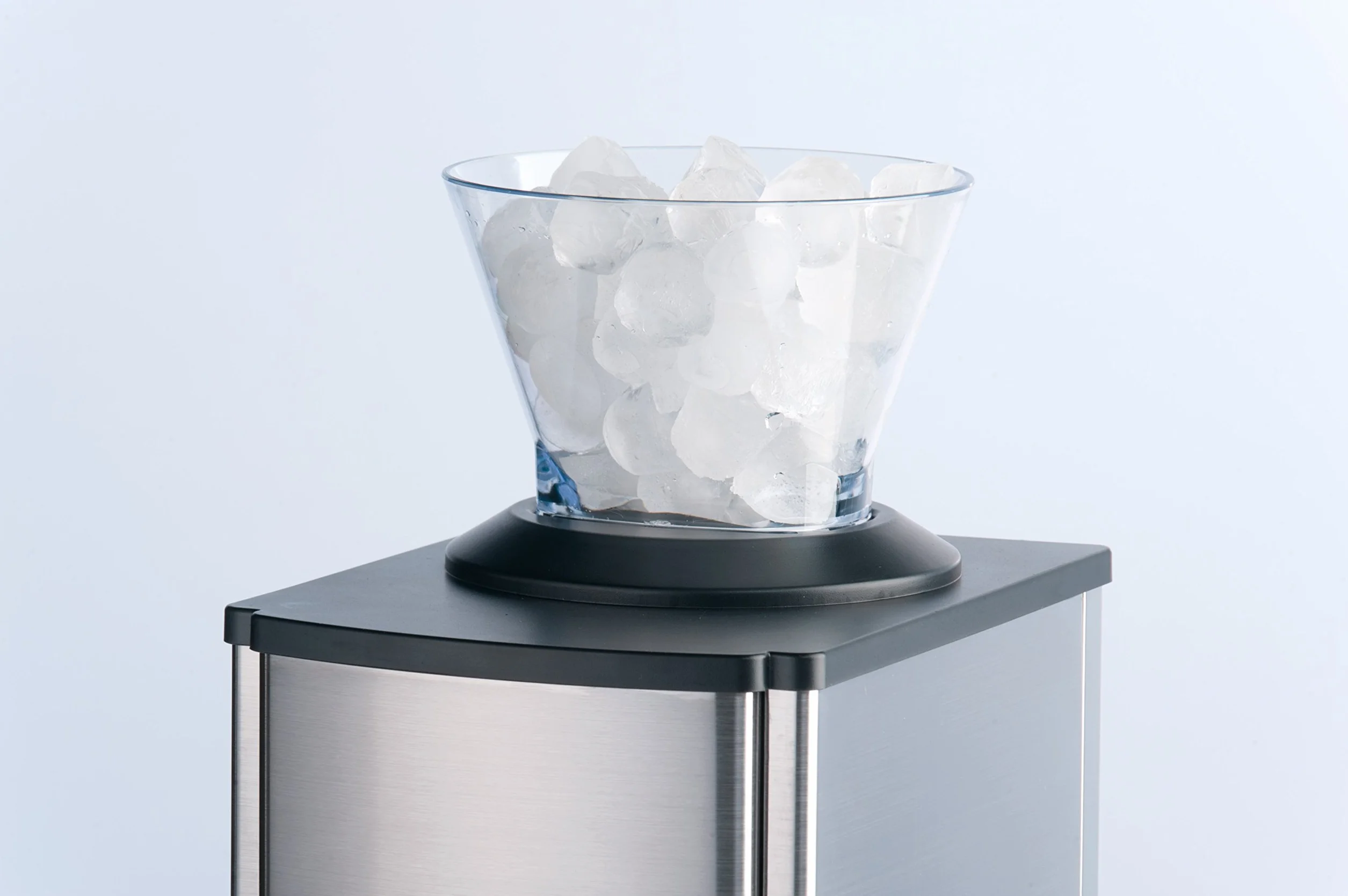 Gastronoma Tritaghiaccio in acciaio inox ideale per bibite, cocktail o preparazione di dessert freddi,1 kg di ghiaccio tritato al minuto, capacità 3 litri, 80 watt