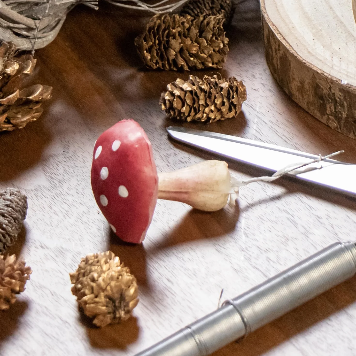 Com-four 4X agarico Volante Funghi Artificiali Decorazione Autunnale Grande Fungo Ghirlande