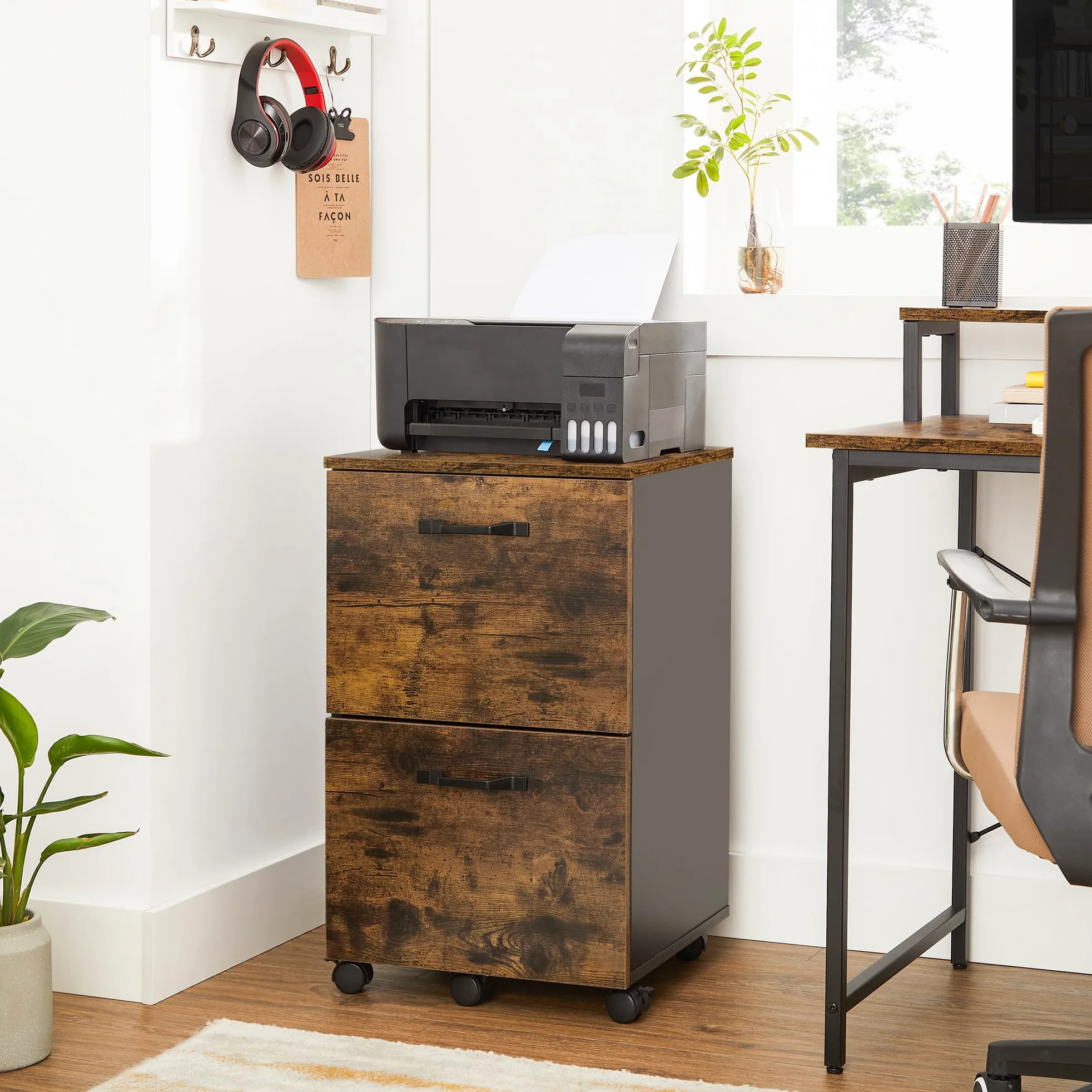 VASAGLE Cassettiera a 2 cassetti, credenza su ruote, per documenti A4, cartelle sospese, stile industriale, marrone rustico e nero OFC040B01