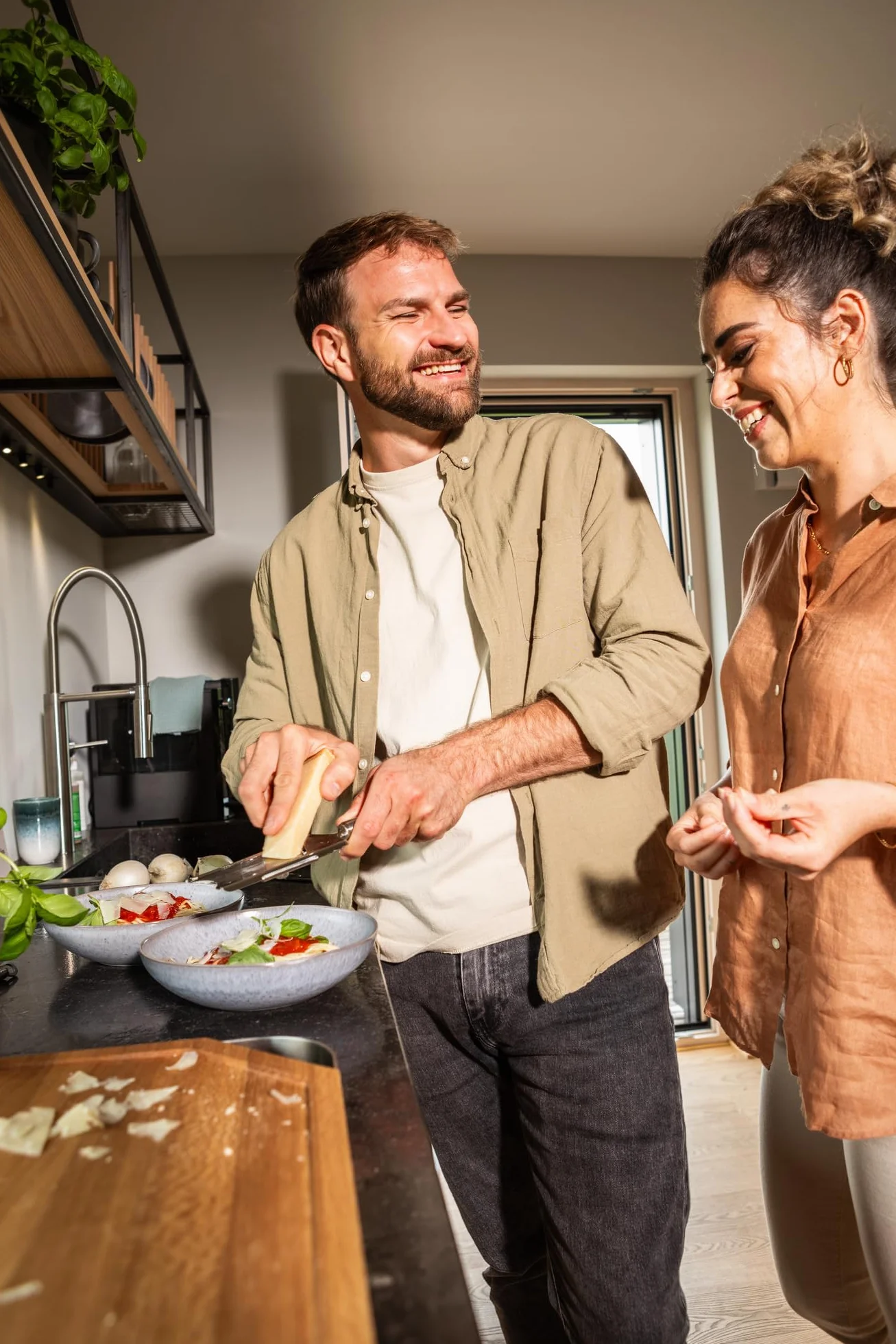 RÖSLE Affettatrice gourmet, per tartufi, funghi pregiati, parmigiano, fette sottilissime, regolabile in continuo, acciaio inox, manico rotondo con anello per appendere, incluso supporto per avanzi