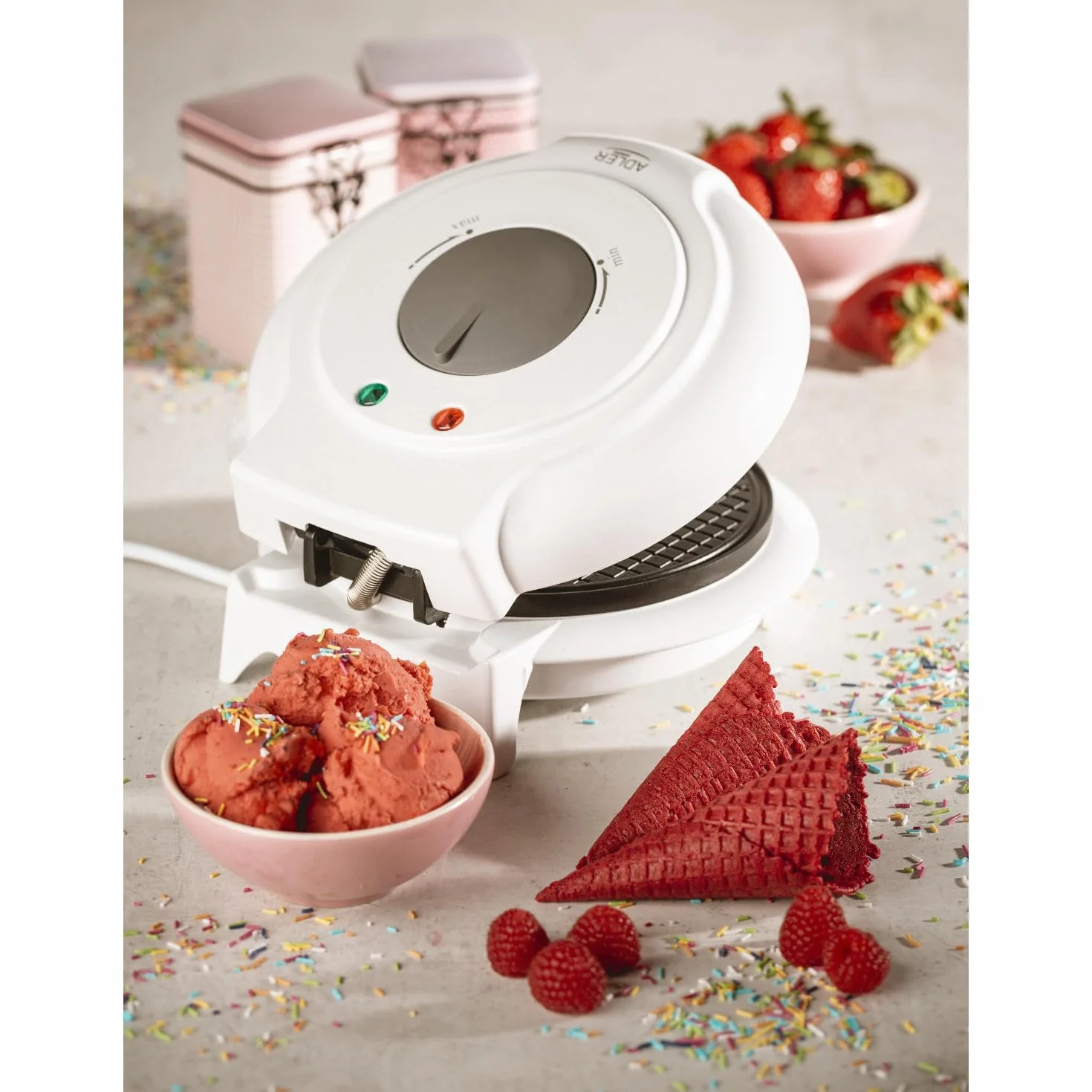 ADLER Macchina per cialde, Diametro 18 cm Piastre Antiaderenti, Regolatore di Temperatura, Coni per Gelato, Wafer Maker Bianco, 1500 W