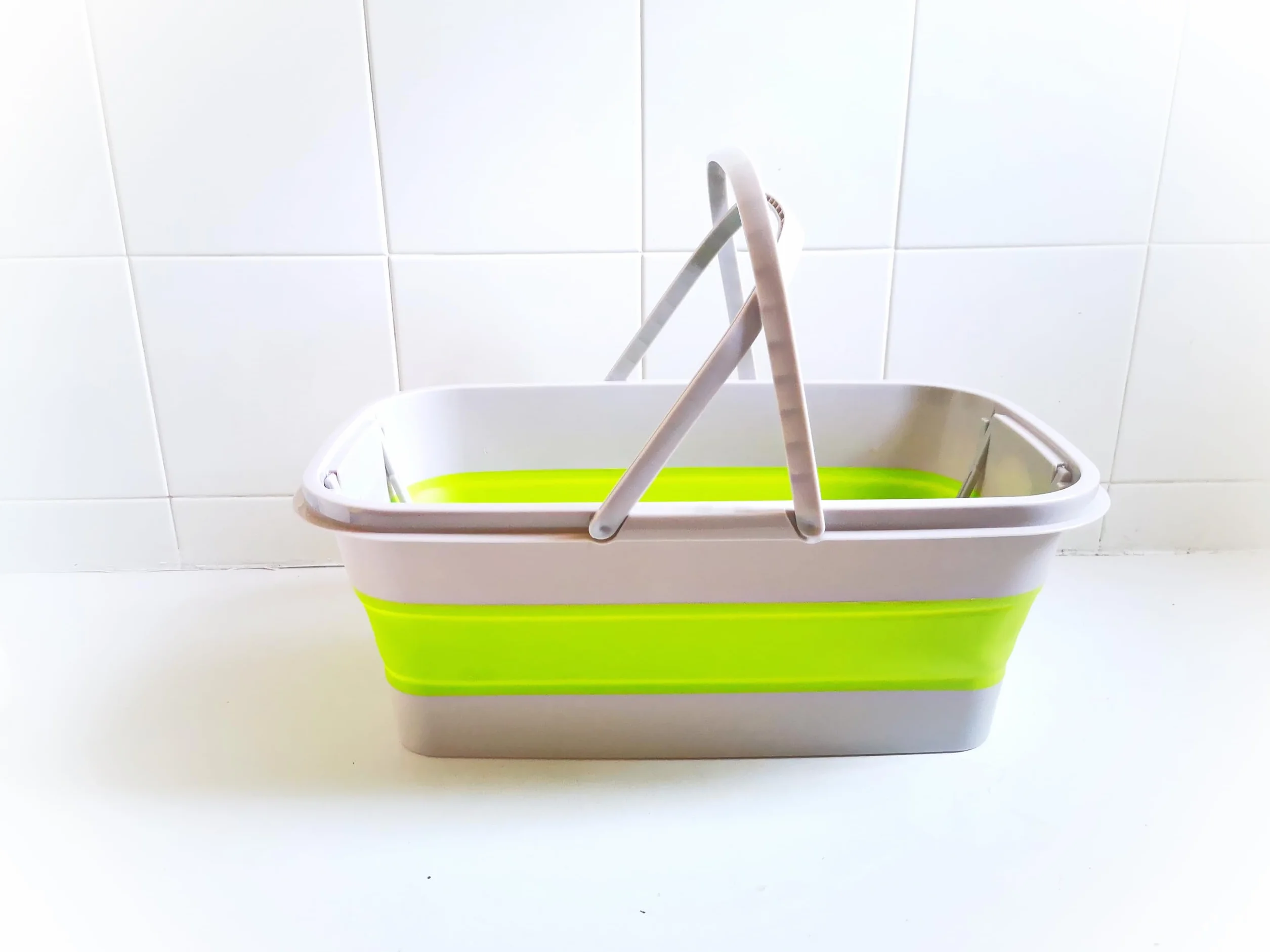 Meridiana - Secchio Pieghevole rettangolare 15 Litri in Silicone - Secchiello Richiudibile 15l per Pulizie Bucato Campeggio Pesca - Secchio Portatile Acqua -GRIGIO VERDE (compatibile con SPACE MOP)