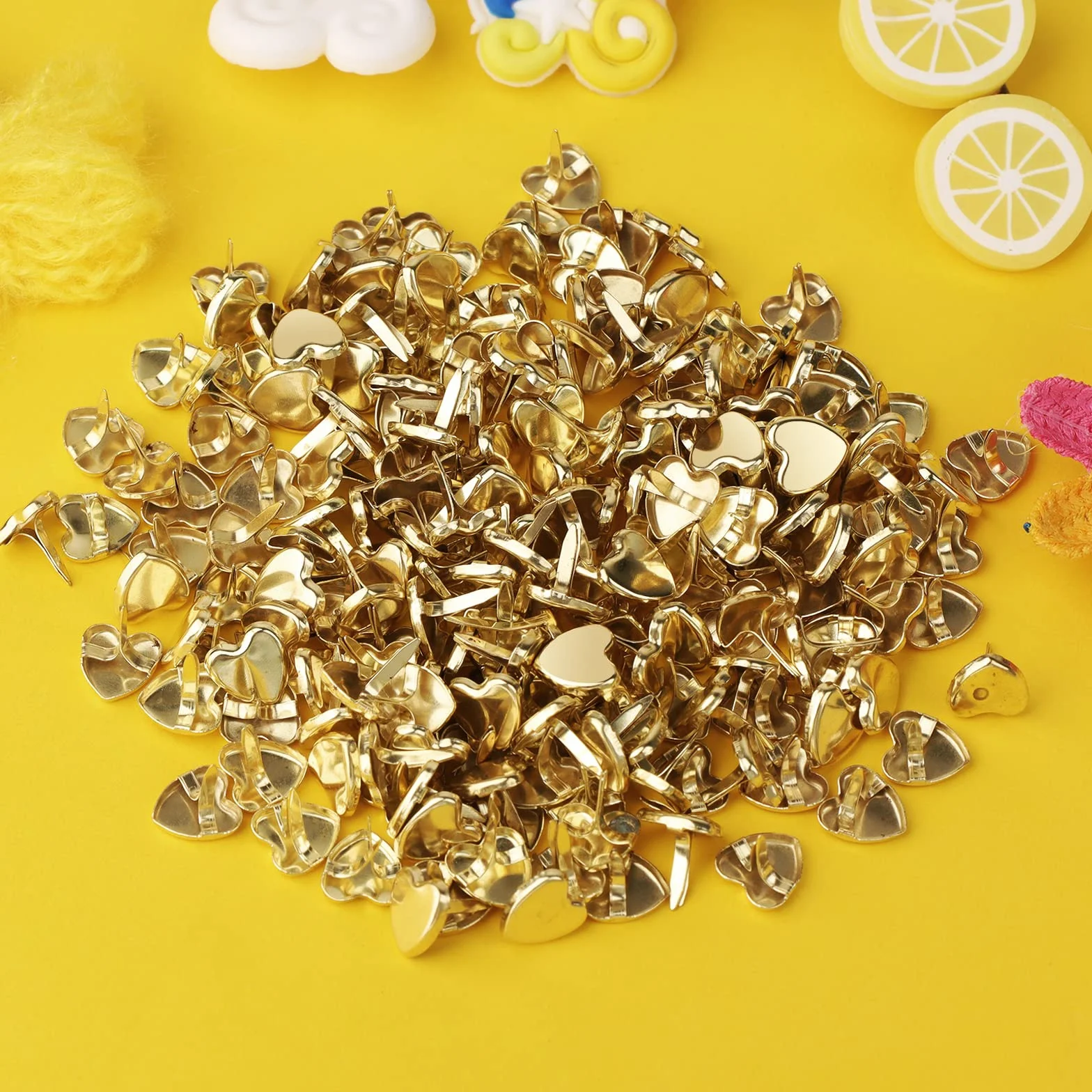 200 Pezzi Fermacampioni a Forma di Cuore in Metallo per Scrapbooking Decorazioni DIY