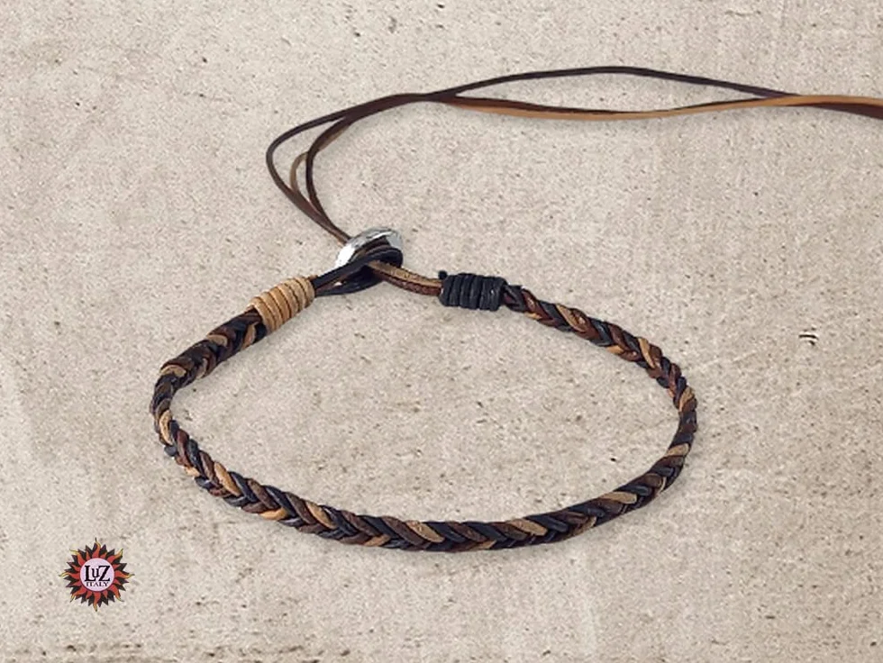 Bracciale uomo in cuoio grezzo intrecciato a mano regolabile