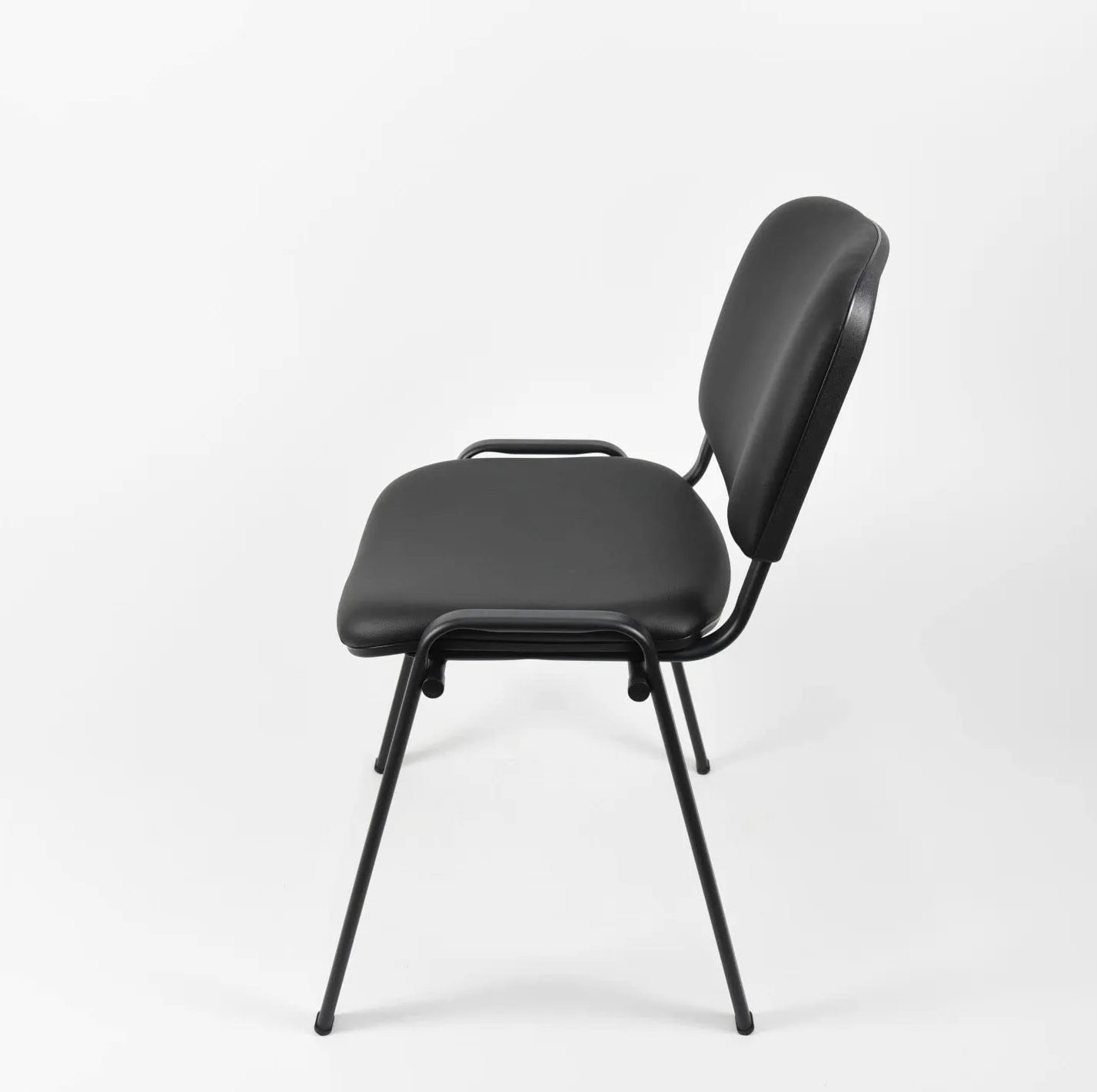 N 4 Pezzi Sedia fissa attesa imbottita impilabile in ecopelle con telaio d’acciaio verniciato nero per ufficio, clienti, ospiti, conferenze colore nero