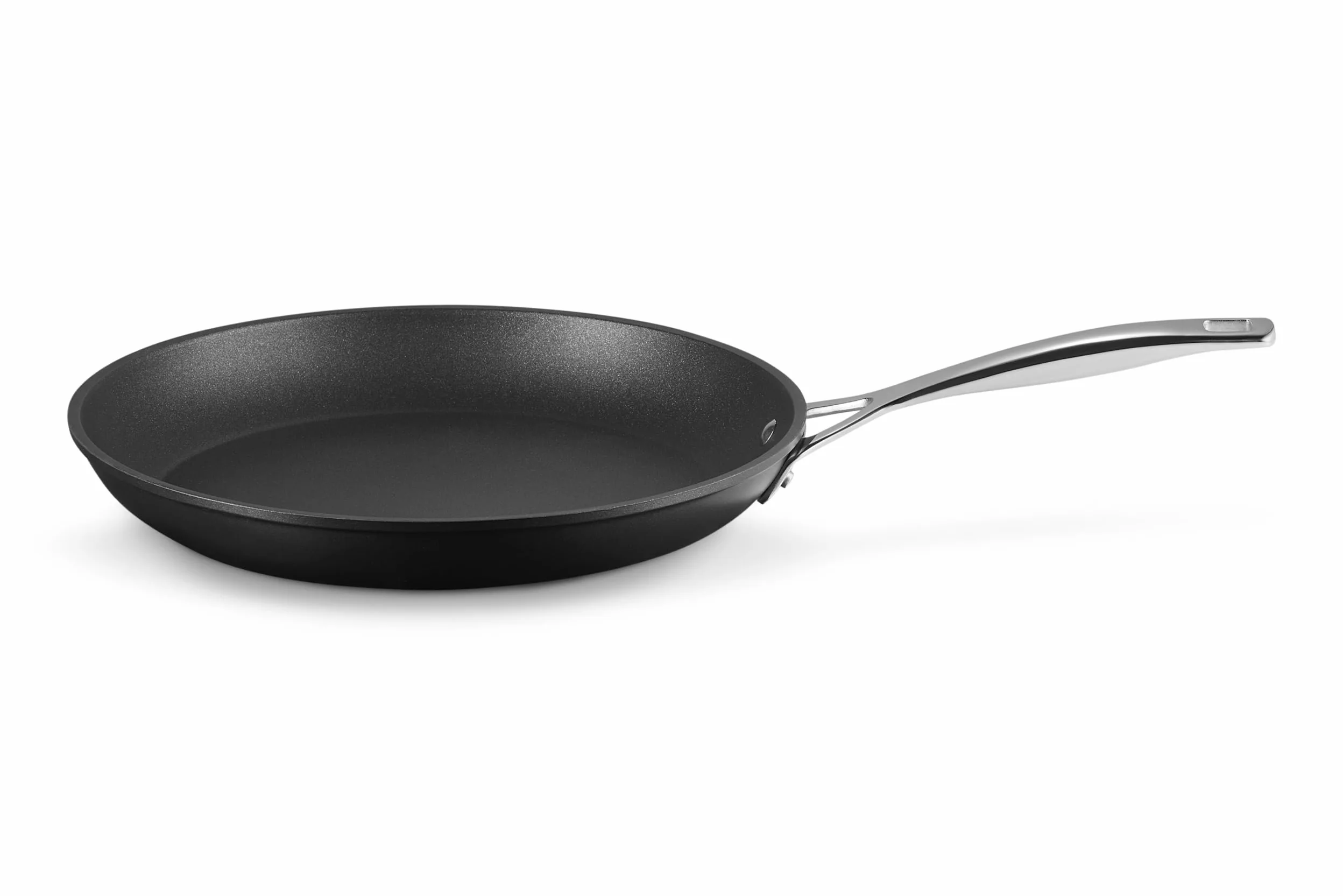 LE CREUSET Padella bassa in alluminio antiaderente, diameter 30 cm, per per tutte le fonti di calore, induzione incluso, Nero, 51112300010002