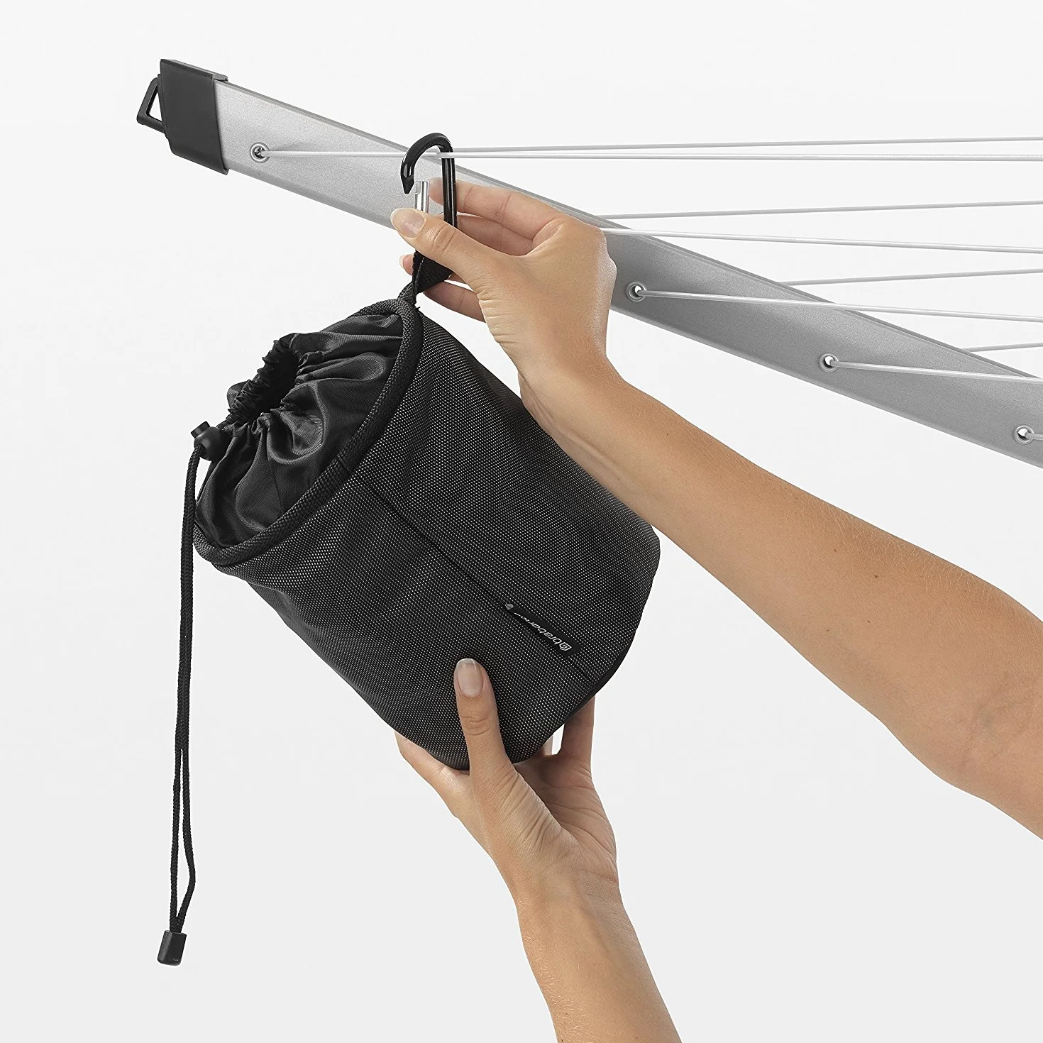 Brabantia - Porta Mollette - Spazioso Fino a 150 Mollette - Appendilo allo Stendibiancheria - Ideale per Uso All'aperto - Materiale Resistente agli Agenti Atmosferici - Black - 28 x 18 x 17.5 cm