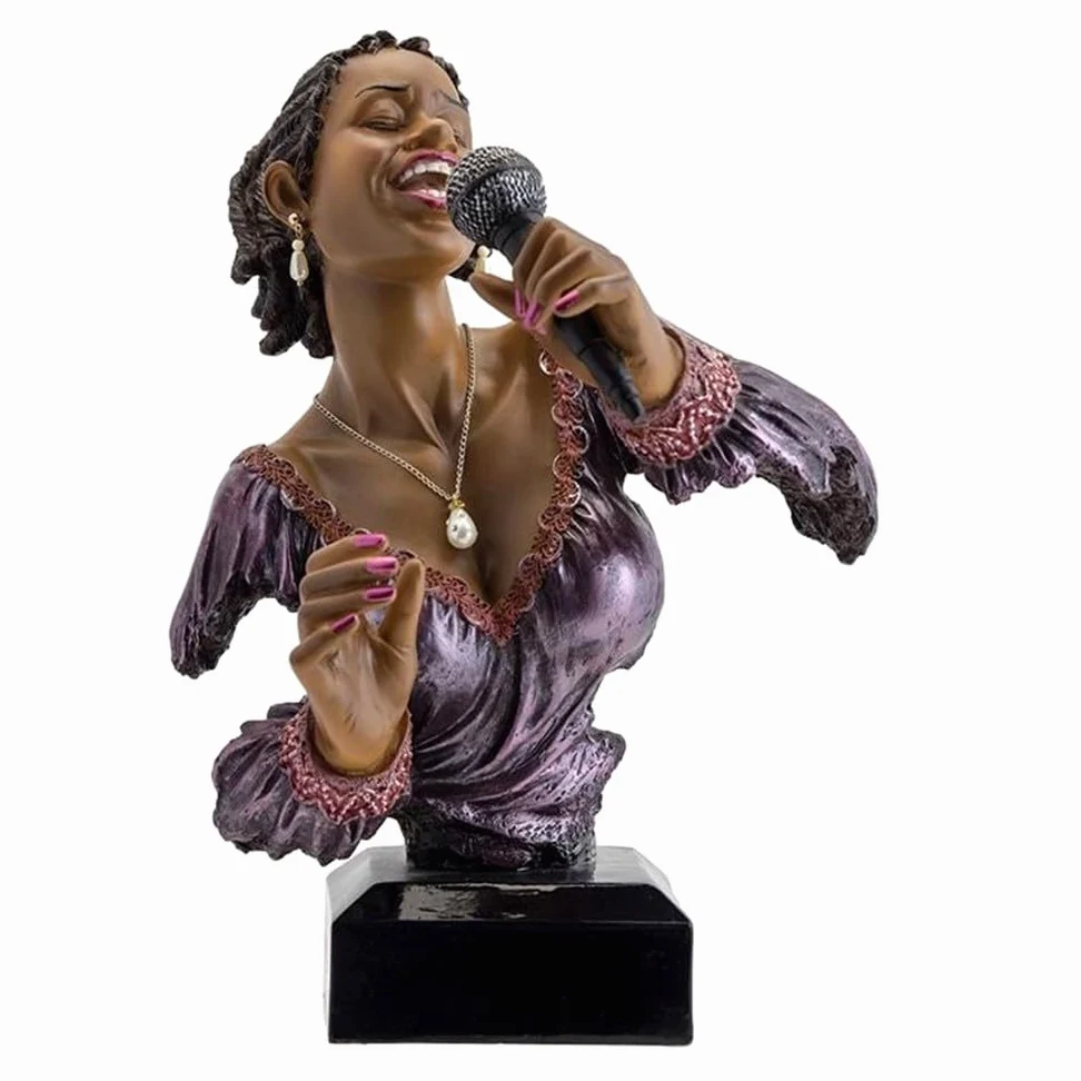 Donna Cantante Jazz Figura 35 cm. Dettaglio piedistallo nero microfono