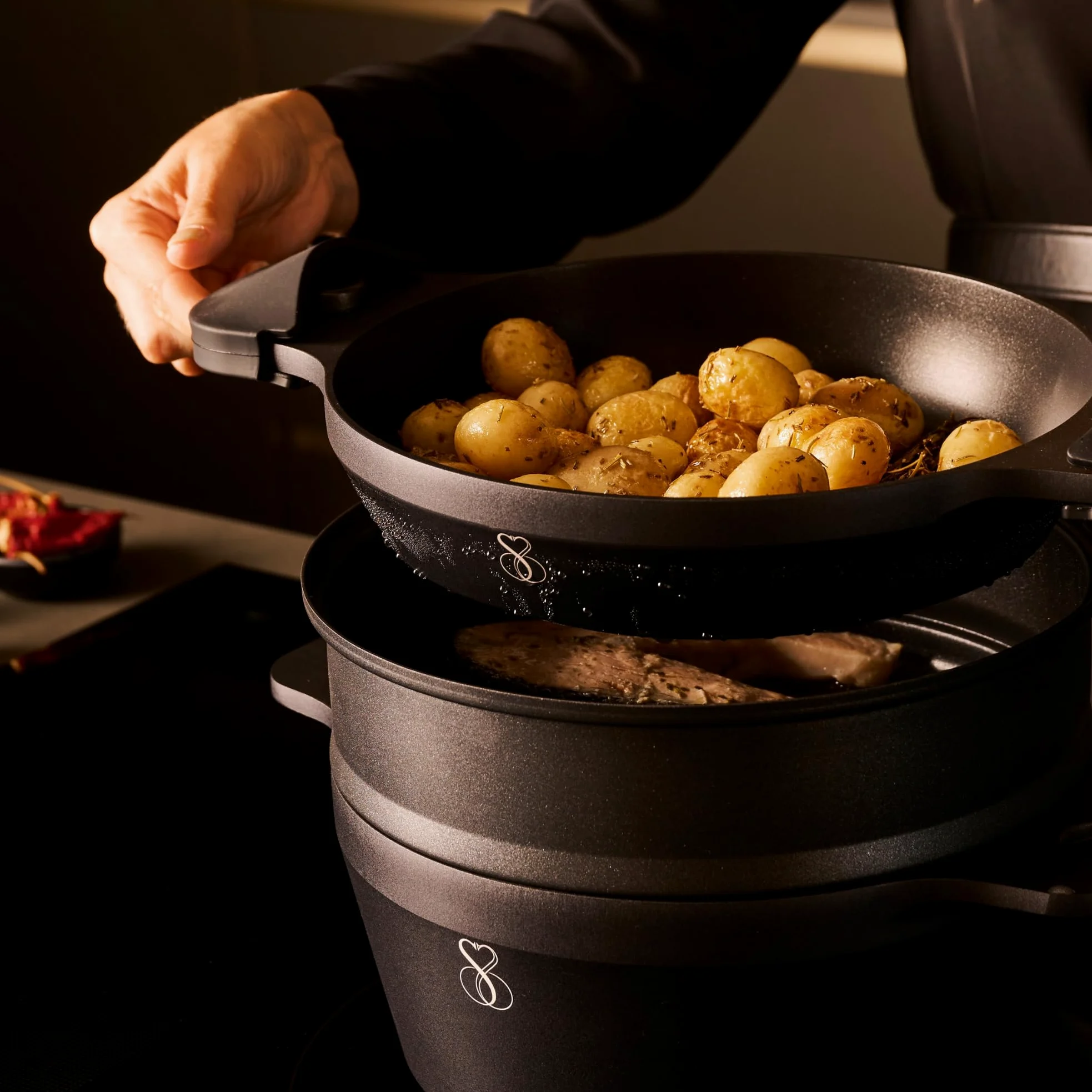 Stone&Stone Set Vaporiera 24 cm – Pentola, Griglia e Piroscafo per Cucina a Vapore, Cuoci Pasta, super Antiaderente tedesco, Induzione, Forno e Gas + Coperchio, 1 Cucchiaio e 2 Presine in Silicone