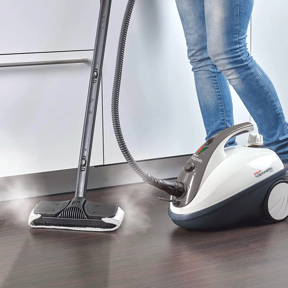 Polti Vaporetto Smart 30 S, Pulitore a Vapore con Caldaia ad Alta Pressione fino a 3 Bar, Tappo di Sicurezza, Potenza 1800 W, Capacità 1,6 L, 12 Accessori, Vano Porta Accessori, Bianco e Grigio
