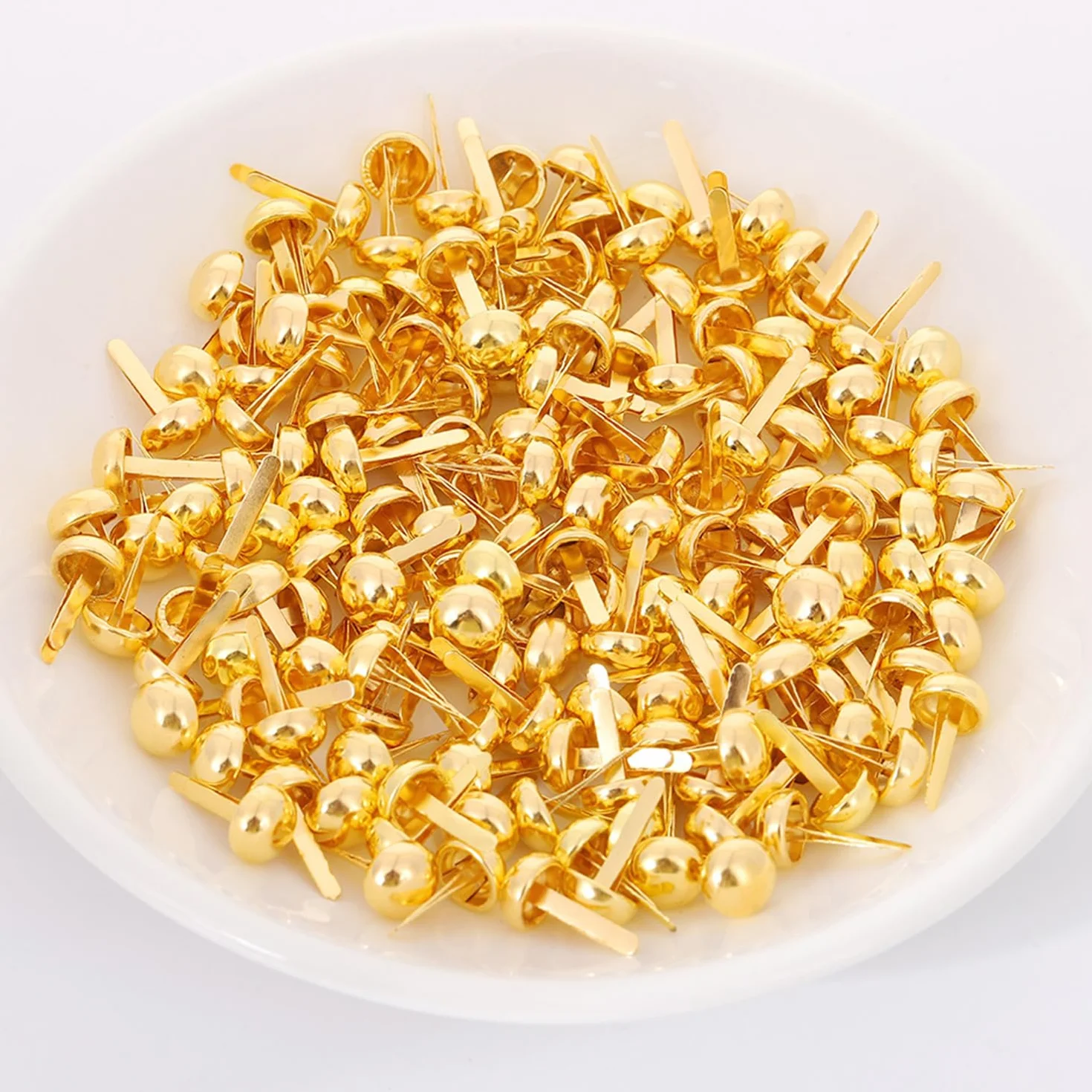 300 Pezzi Metallo Fermacampioni Piccoli, 8 x 16mm Fermacampioni Piccoli, Mini Scrapbooking Brads, Chiodi ad Angolo a Due Gambe, Oro Ferma Fogli Rotondi di Carta, per Scrapbooking DIY