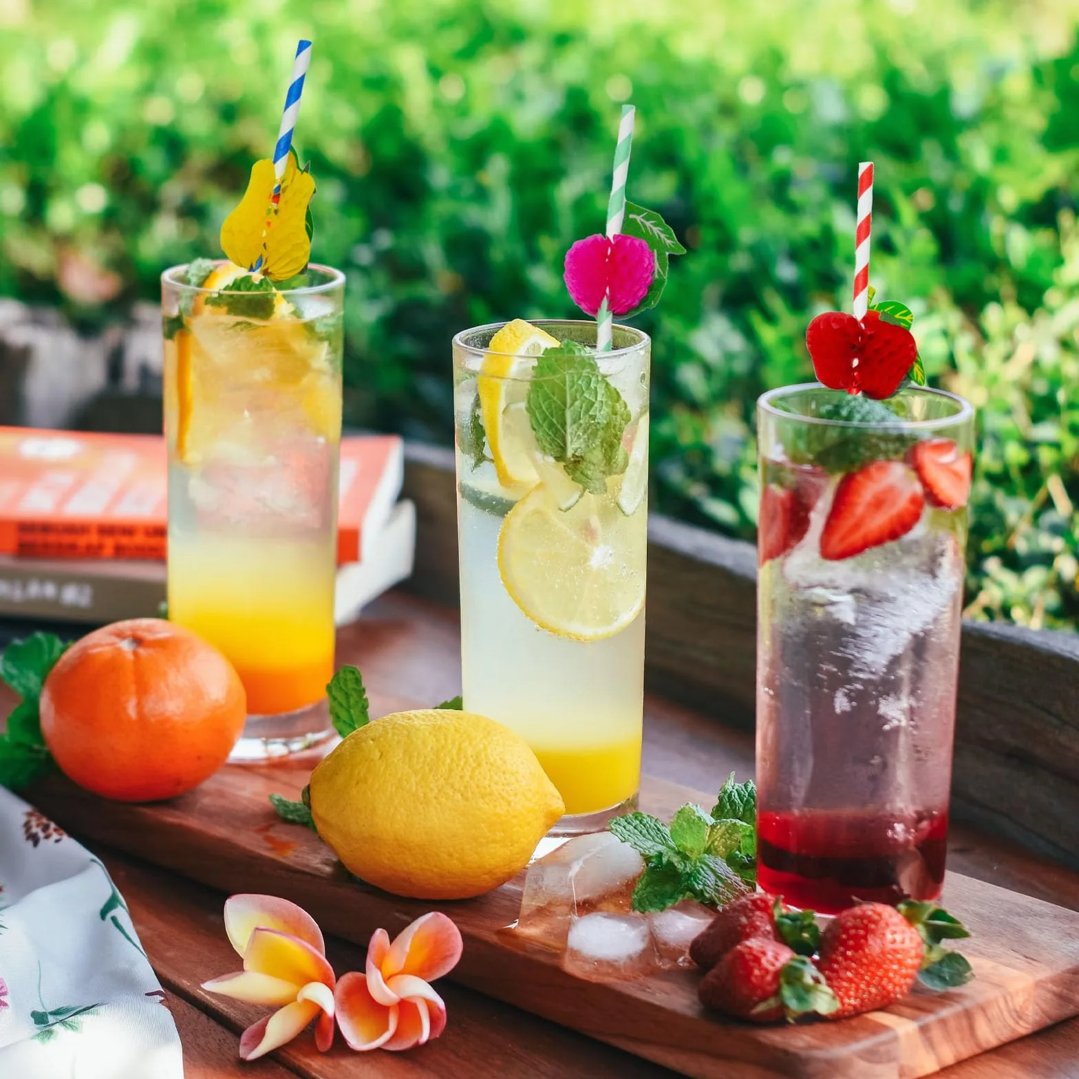 Confezione da 70 cannucce di carta tropicale 3D per cocktail hawai, succhi di frutta, bevande fredde, feste, bar e festival