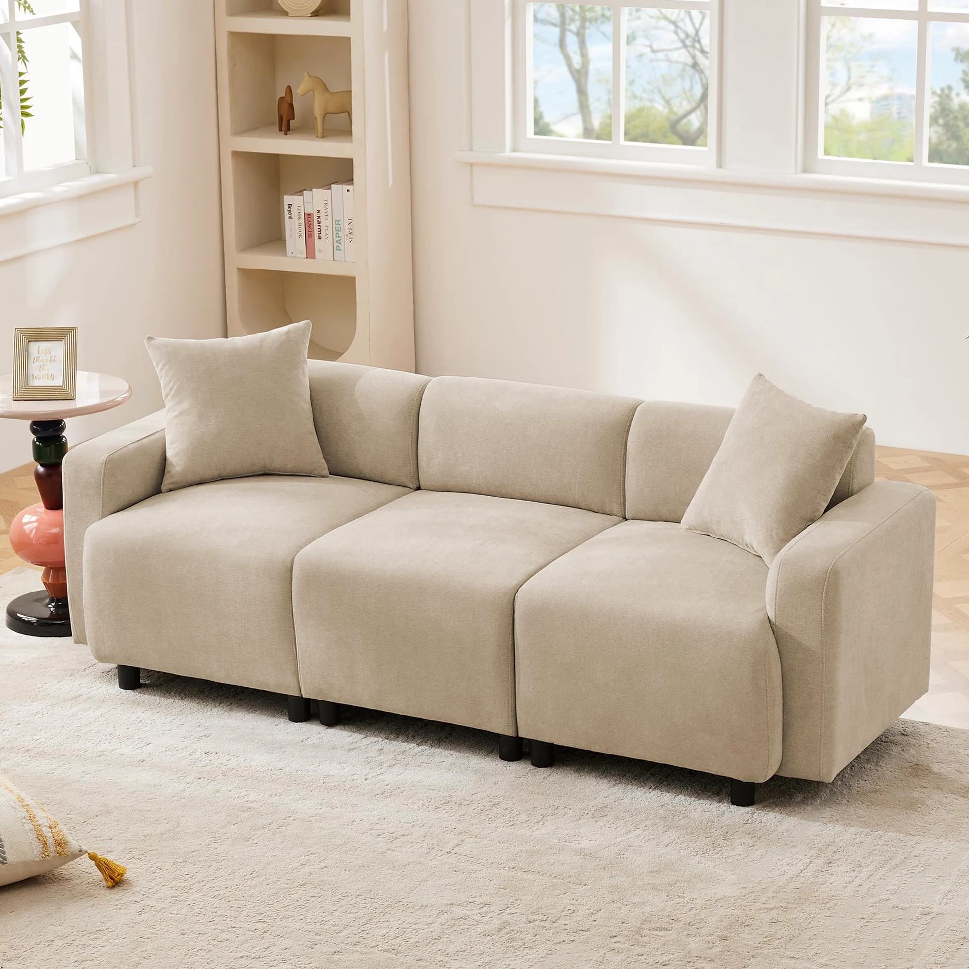 Divano a 3 posti, design moderno, con cuscino decorativo, beige