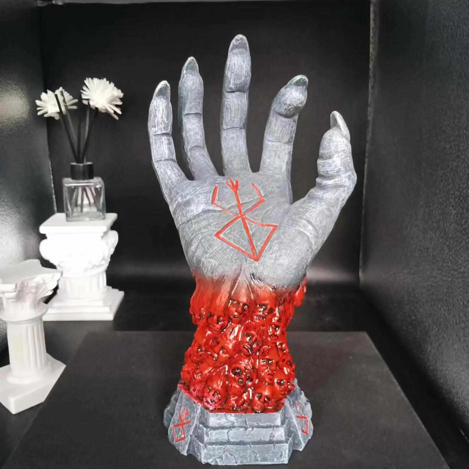 Statua Diavolo Mano di Dio Halloween Anime Berserker Ornamento Collezione Decorazione Casa