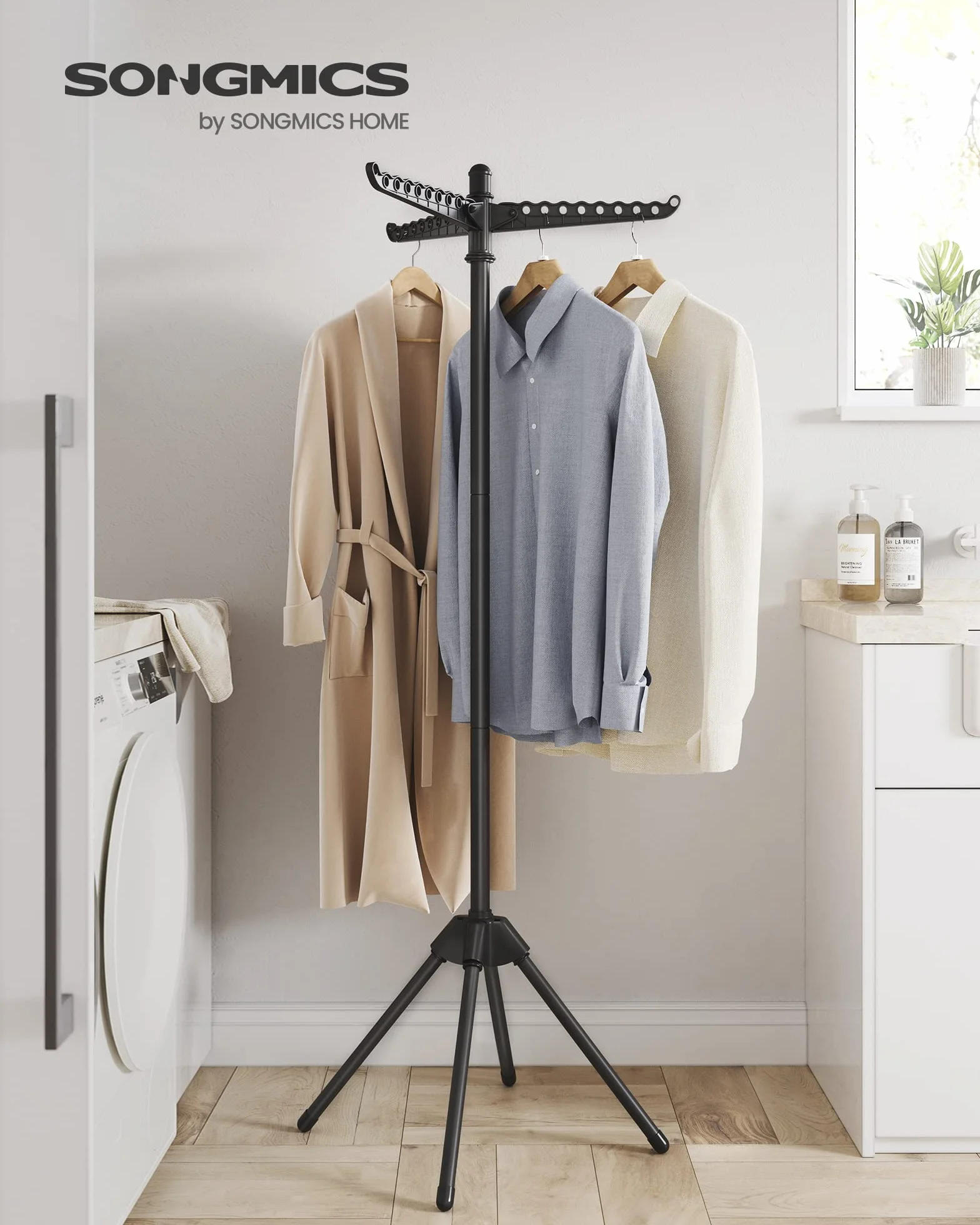 SONGMICS Stendibiancheria Verticale Salvaspazio, Stendino da Terra, 3 Bracci Girevoli, 4 Gambe, per Uso Interno, Acciaio Inossidabile, per fino a 27 Capi, Altezza 150 cm, Nero LLR510B01