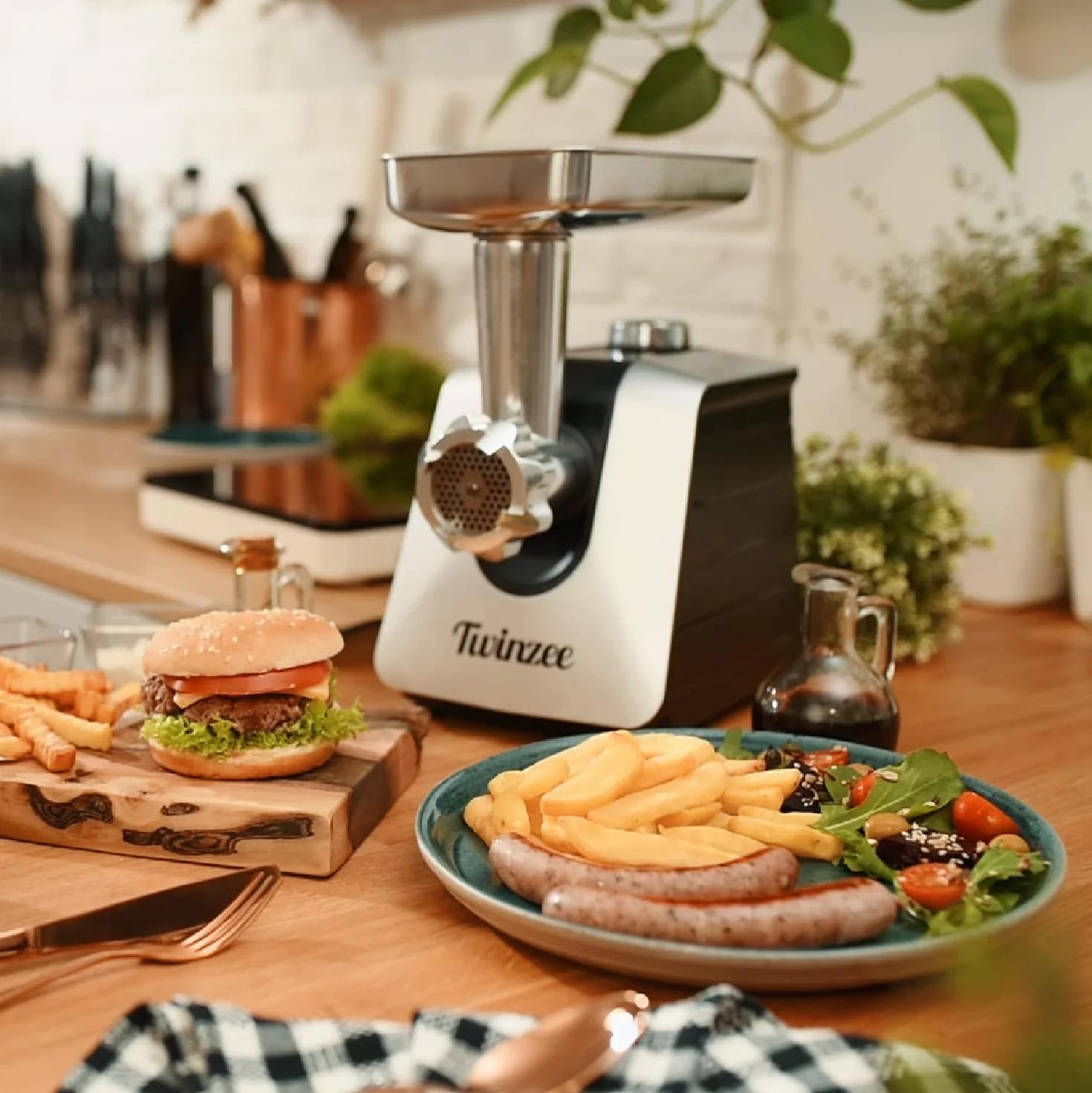 Tritacarne Elettrico 1500W (Nero) - Per Carne e Salsiccia - Robot da Cucina Con 3 Lame e 3 Ugelli - Professionale