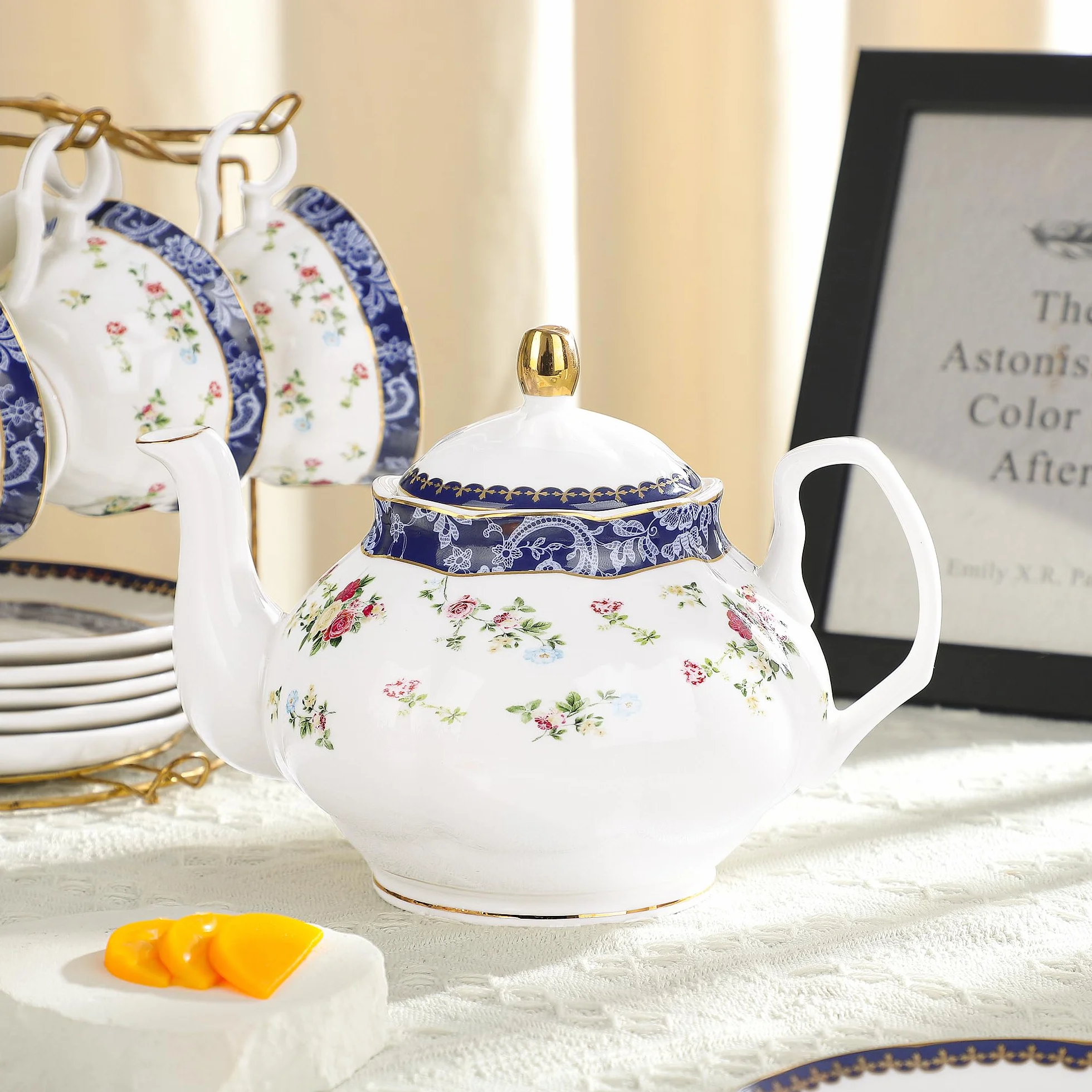 fanquare 21 Pezzi Set da Tè Pomeridiano Britannico con Rose Blu, Moderno Set di Teiere in Porcellana, Set di Tazze da Caffè Vintage con Piattino, Servizio da Tè per Adulti per 6 Persone