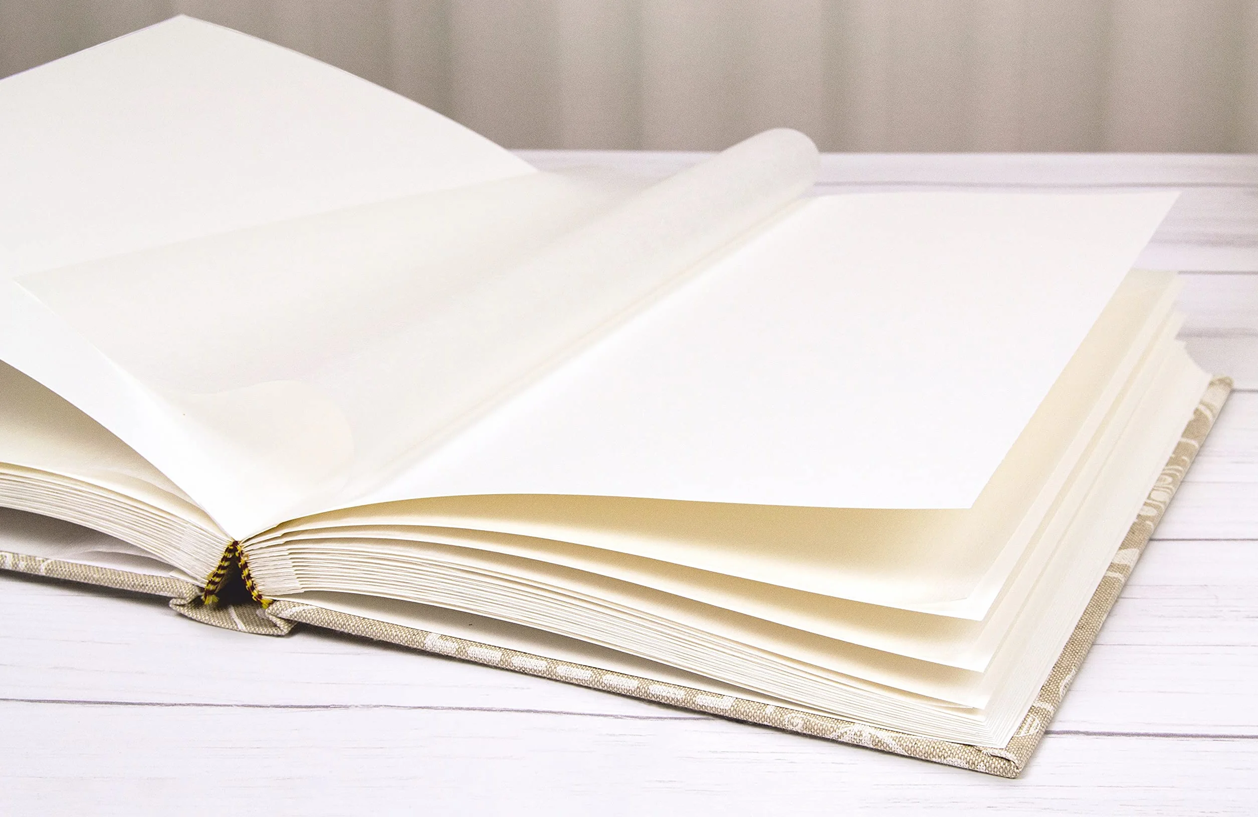 Album Fotografico 20X25 Cm 60 Pagine Bianche in Cartoncino Spesso e Resistente Intervallate da Pergamino Formato 20x25, Beige