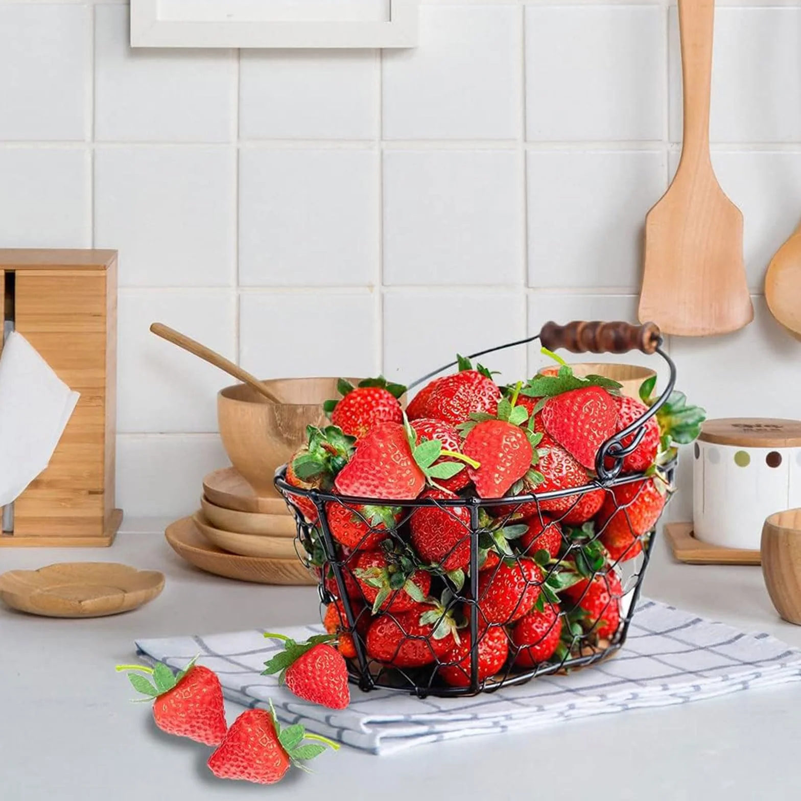 Fragola Artificiale Finta 30 Pezzi, Fragole Realistiche Rosse di Plastica per Decorazione Casa Cucina