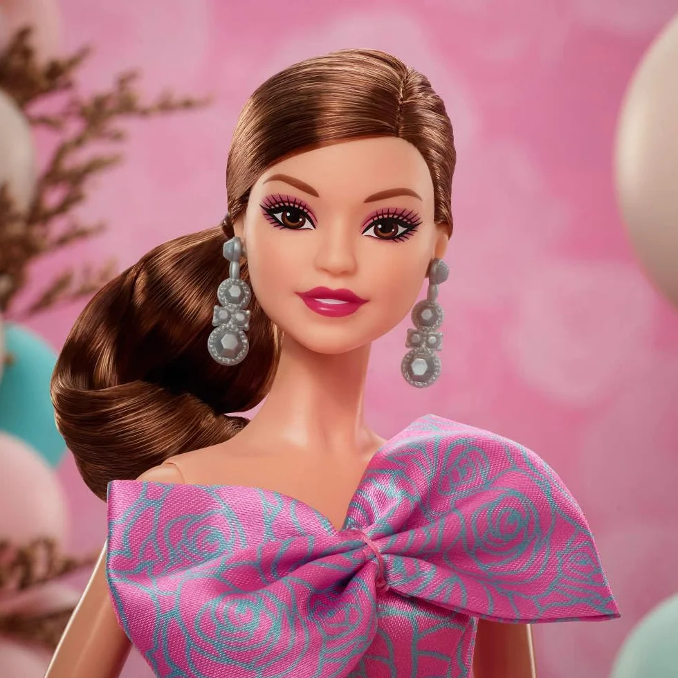 Barbie Signature Birthday Wishes JBJ08, bambola da collezione abito rosa satinato capelli ondulati castani confezione regalo