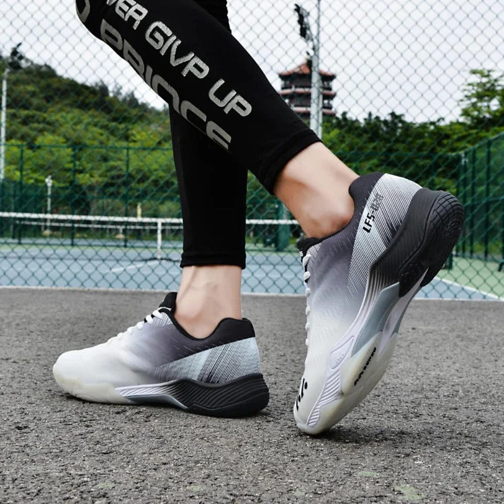 Scarpe da badminton uomo donna antiscivolo leggere per interni tennis squash pallavolo