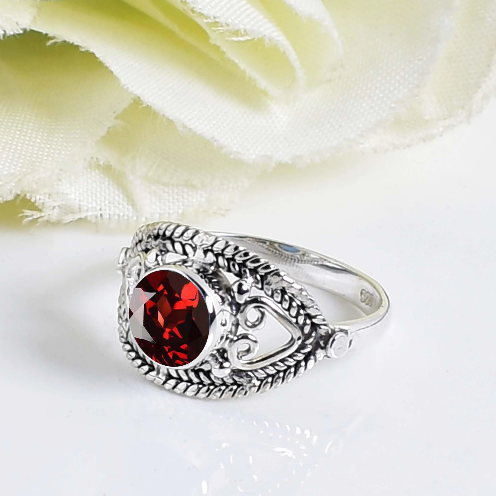 Anello Gems Vibes granato rosso argento sterling 925 pietra portafortuna gennaio fatto a mano misura 6