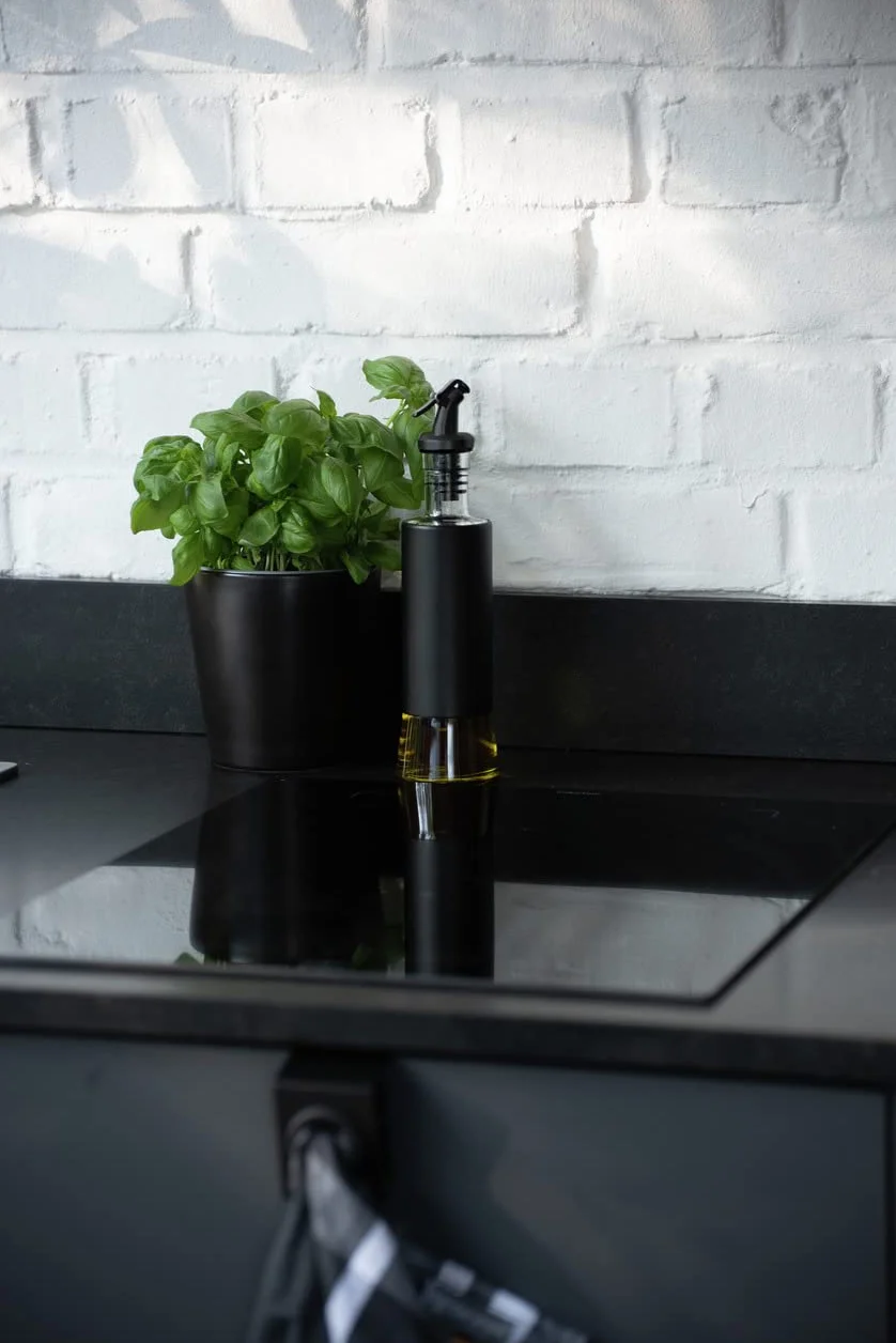 Wenko Oliera e acetiera Boga 300 ml beccuccio 1 click vetro acciaio inox plastica Ø 6 x 25 cm trasparente/nero