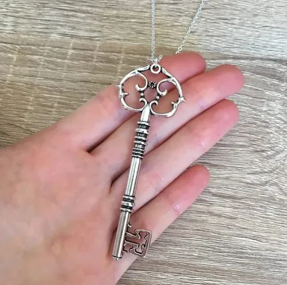 Collana Con Ciondolo Chiave 8cm Argento Cosplay Retrò ET169