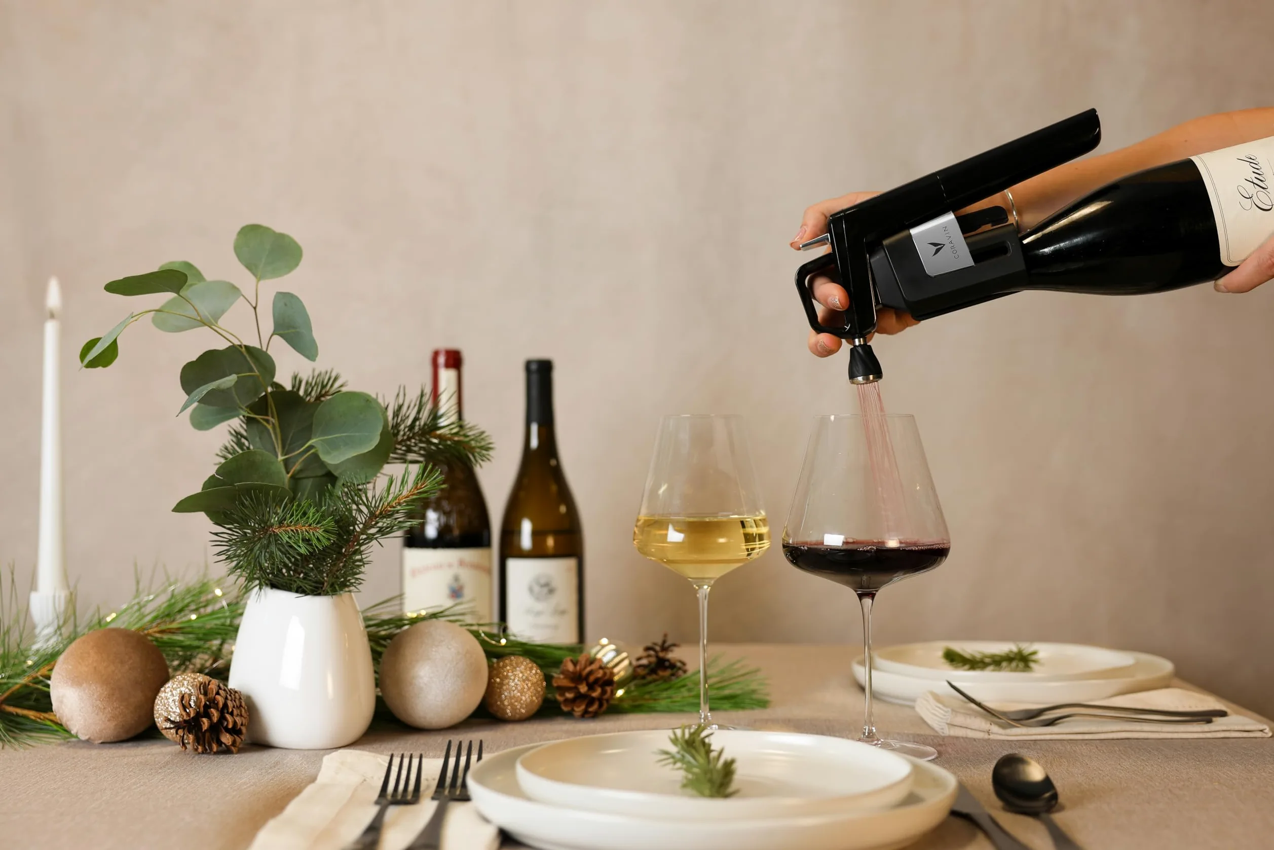 Coravin Timeless Six+ Sistema di Conservazione del Vino | Facile da usare Protegge il Vino dall'Ossidazione Per Più di 2 Anni| Aeratore e custodia da Viaggio Incluso - Nero pianoforte
