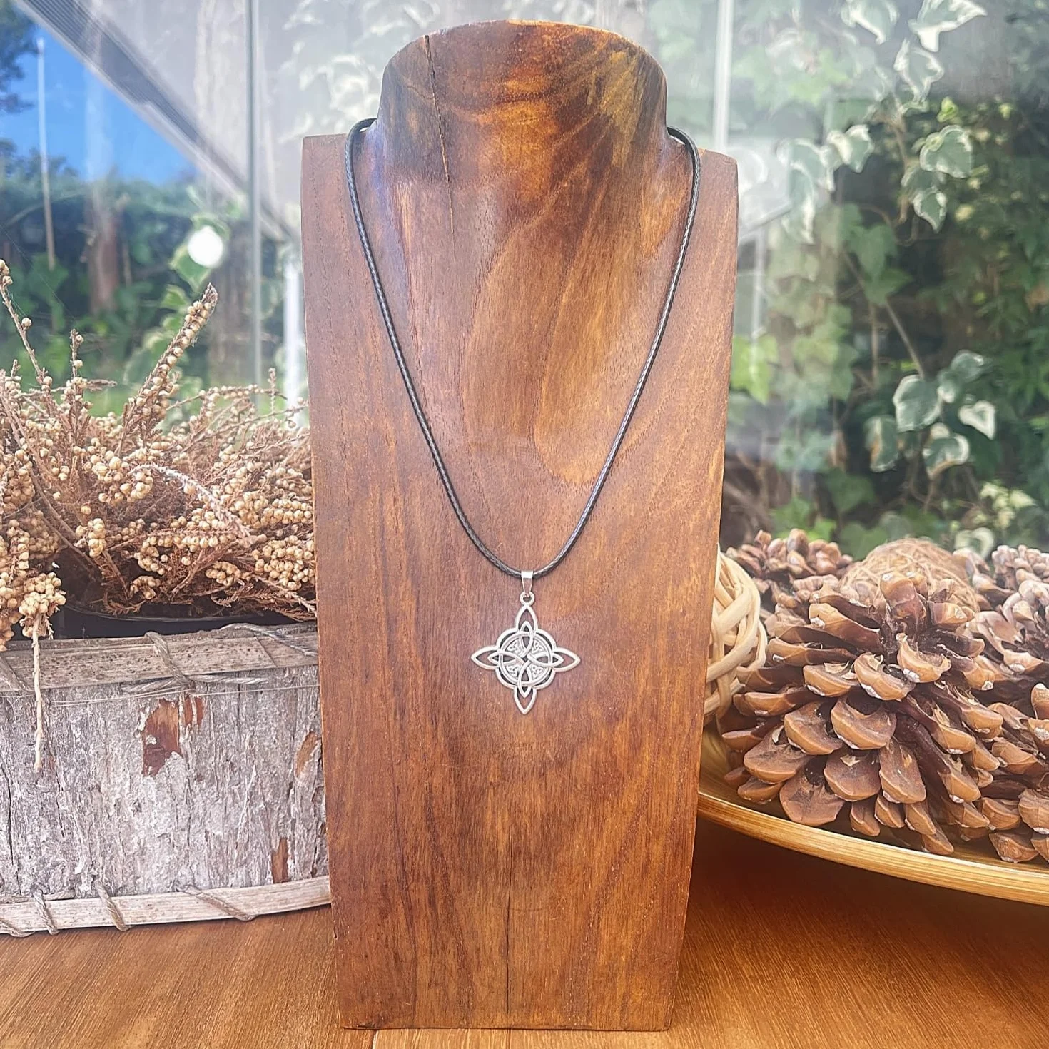 ASTER ALHELÍ Collana Celtica Donna Uomo Ciondolo Nodo della Strega Amuleto Protezione Unisex Gotico Bohémien Cordino Nero Gioiello Artigianale